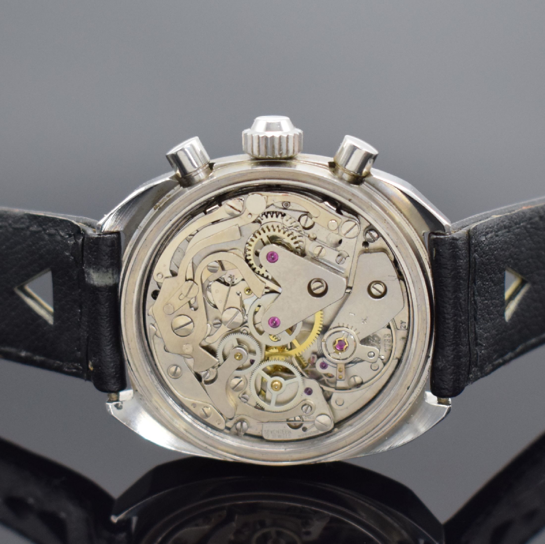 Detail d: DUGENA nahezu neuwertige Herrenarmbanduhr mit Chronograph, Schweiz um 1968, Handaufzug, Stahlgeh., Boden verschr., orig. Lederband, schwarzes ...