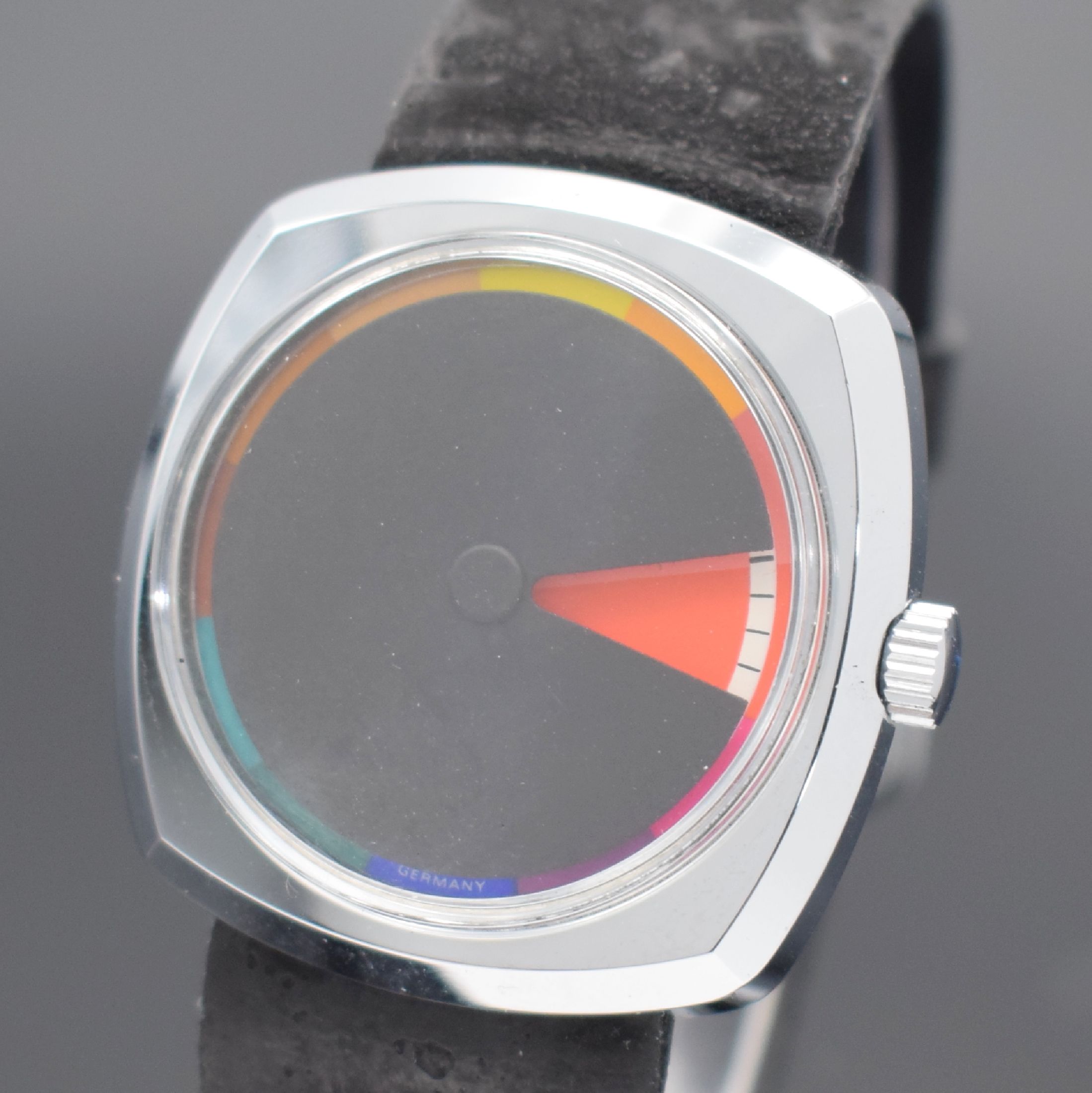 Detail a: CHROMACHRON / TIAN HARLAN Herrenarmbanduhr, Deutschland um 1975, Handaufzug, verchr. Geh., Stahlboden geschr., ausgefallene Zeitanzeige mit ...