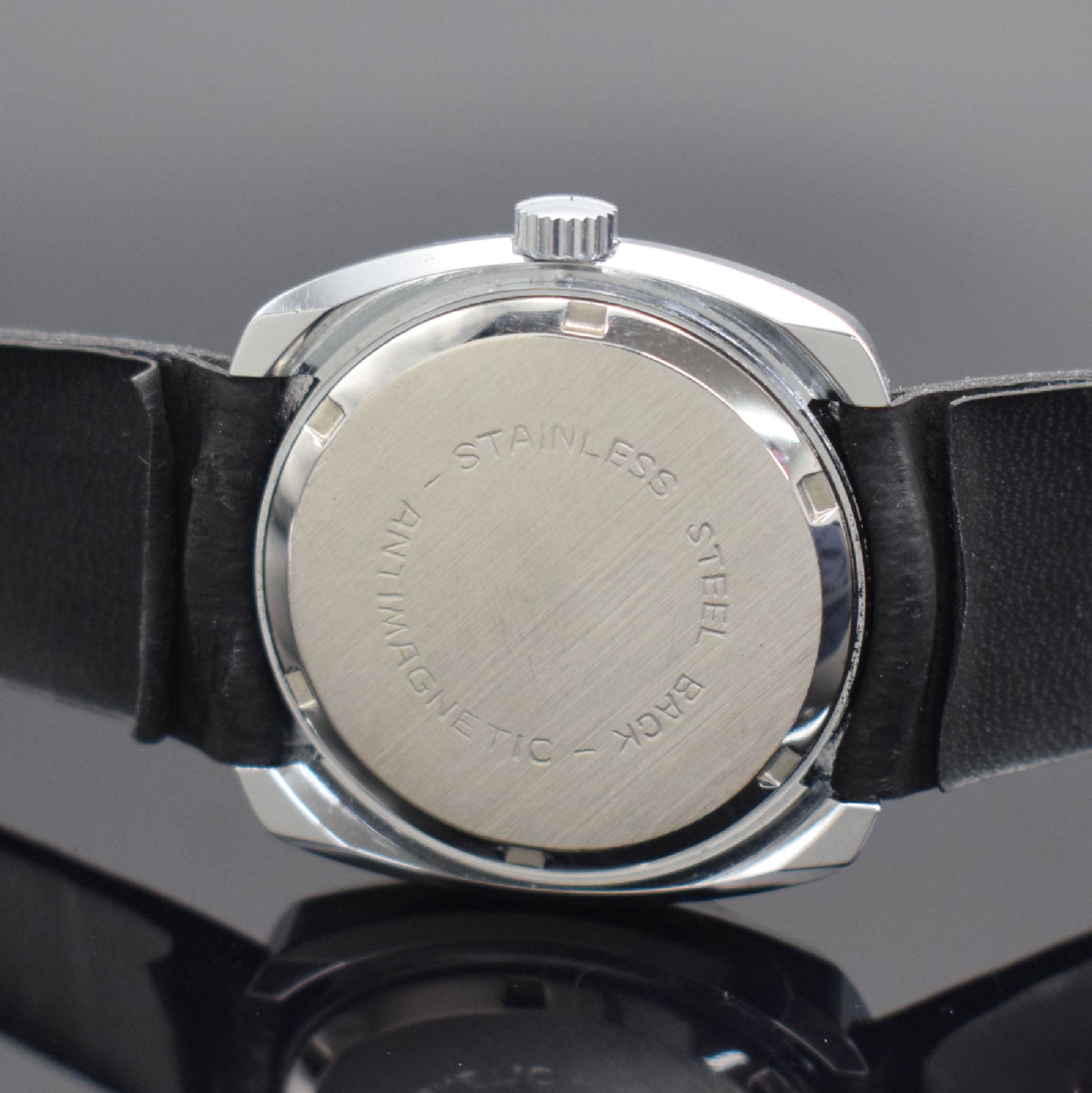 Detail c: CHROMACHRON / TIAN HARLAN Herrenarmbanduhr, Deutschland um 1975, Handaufzug, verchr. Geh., Stahlboden geschr., ausgefallene Zeitanzeige mit ...