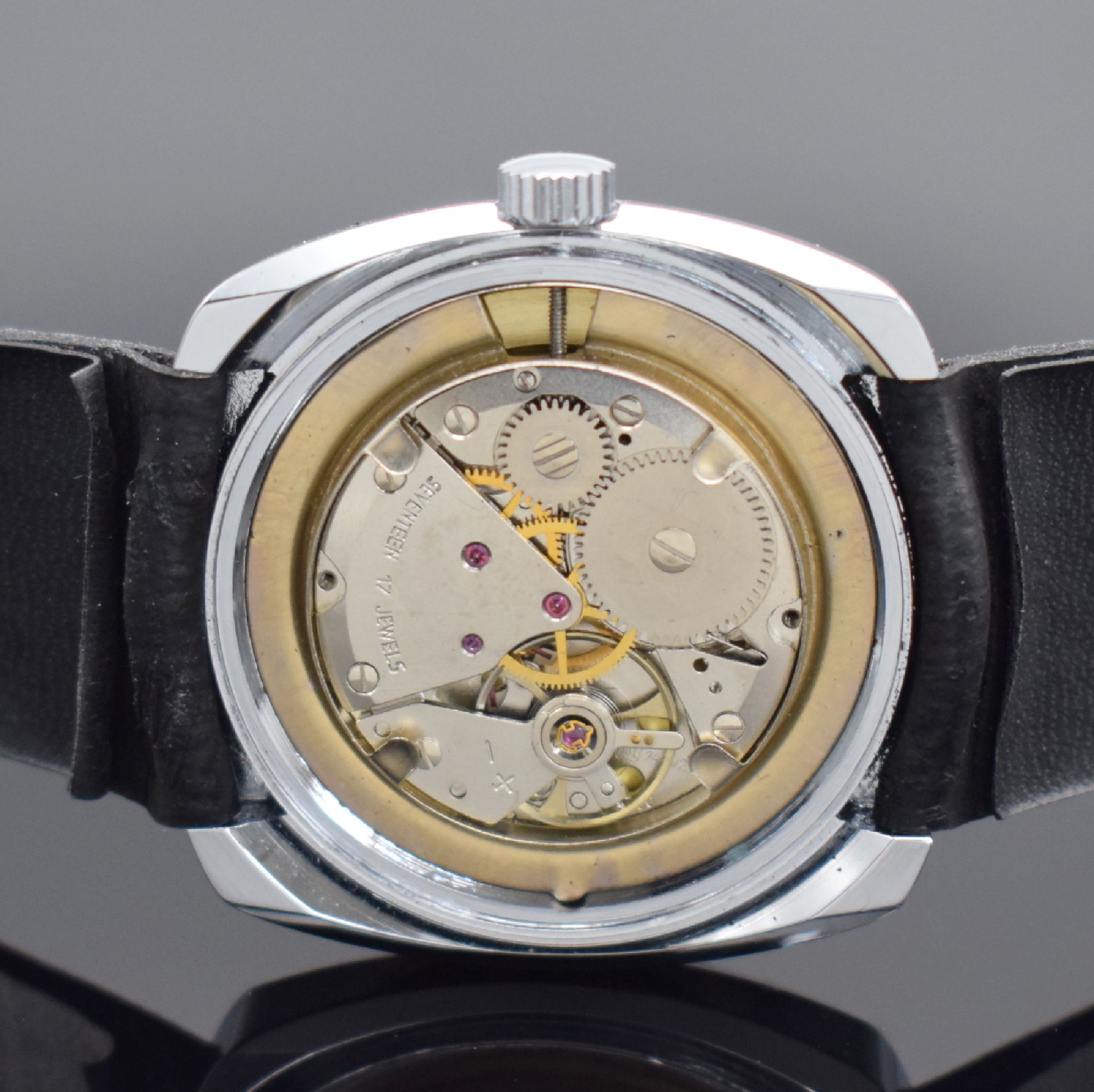 Detail d: CHROMACHRON / TIAN HARLAN Herrenarmbanduhr, Deutschland um 1975, Handaufzug, verchr. Geh., Stahlboden geschr., ausgefallene Zeitanzeige mit ...
