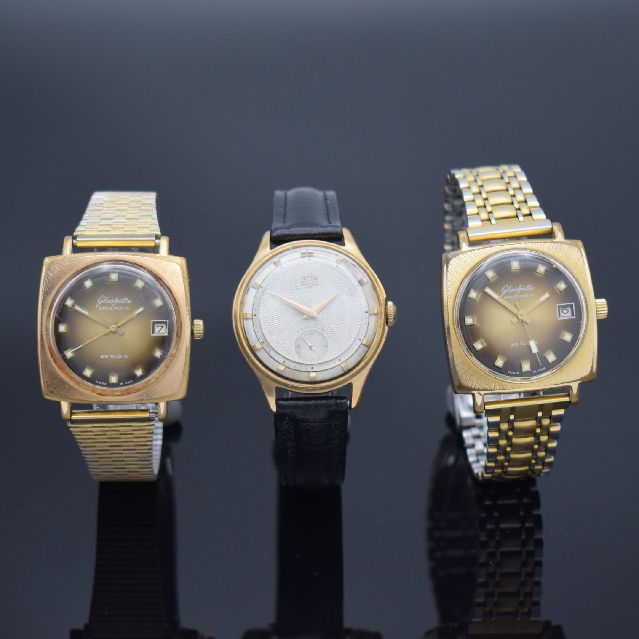 Detail c: 2 GLASHÜTTE Spezimatic & 1x GUB Herrenarmbanduhr, DDR um 1965/1975, Automatik/Handaufzug, verg. Geh., Edelstahlböden aufgedr. & verschr., 2x Fume- ...