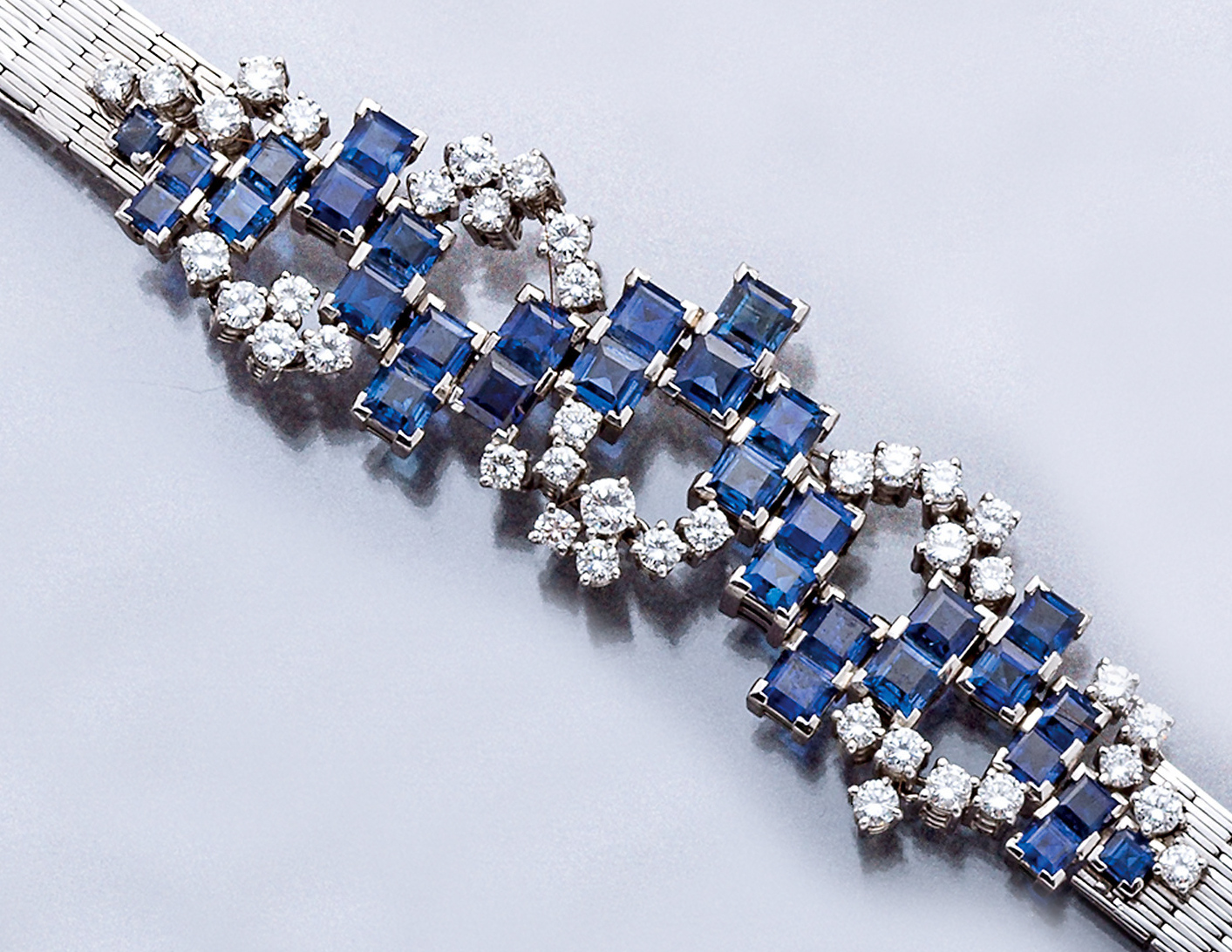 Detail a: 18 kt Gold Saphir-Brillant-Armband, THEODOR HERBSTRITH, WG 750/000, Handarbeit, 32 Saphir-Carrees zus. ca. 12.93 ct, 40 Brillanten zus. ca. 2.85 ct ...