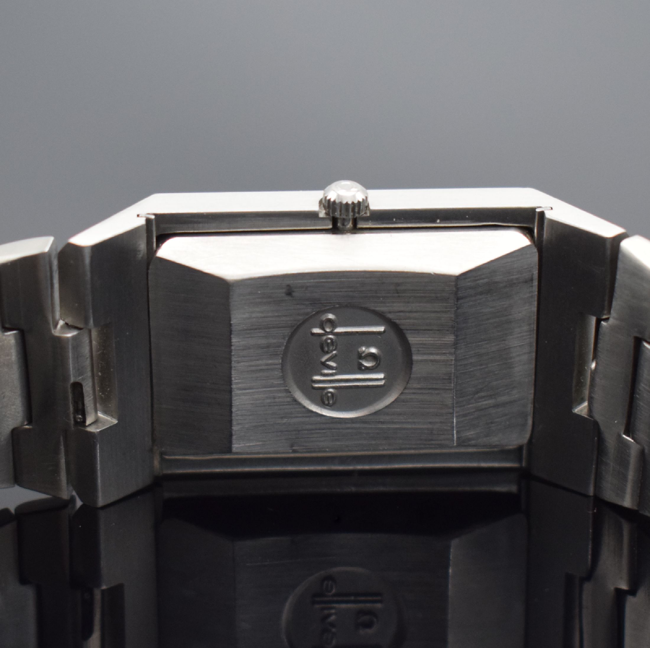 Detail d: OMEGA De Ville Herrenarmbanduhr Referenz 155.007, Automatik, Schweiz um 1972, aufw. mass. Edelstahlstülpgeh. inkl. Gliederband m. Faltschl., blaues ...