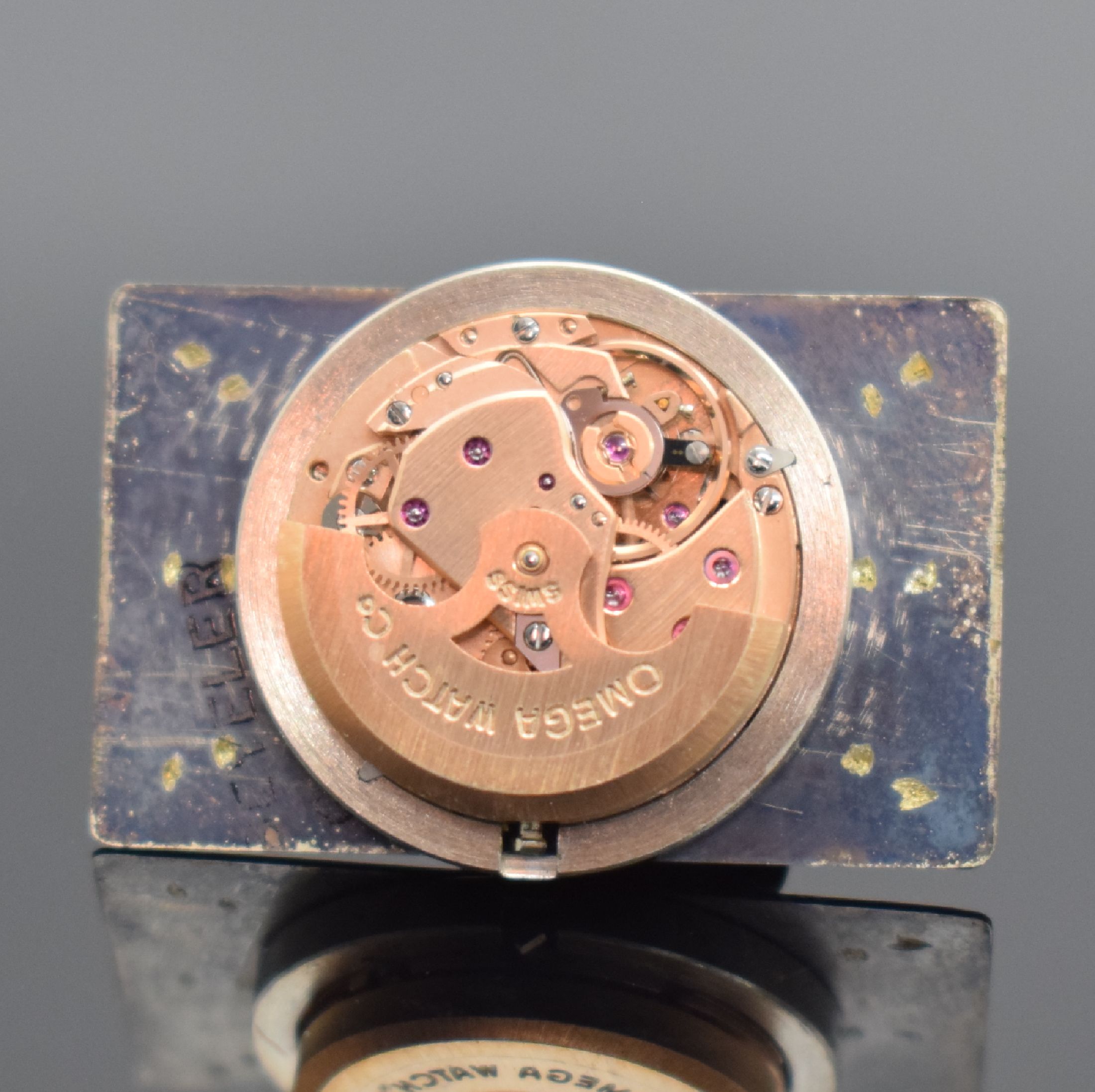 Detail f: OMEGA De Ville Herrenarmbanduhr Referenz 155.007, Automatik, Schweiz um 1972, aufw. mass. Edelstahlstülpgeh. inkl. Gliederband m. Faltschl., blaues ...