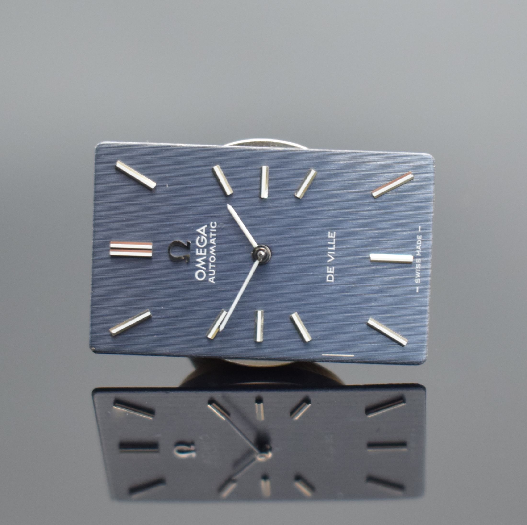 Detail g: OMEGA De Ville Herrenarmbanduhr Referenz 155.007, Automatik, Schweiz um 1972, aufw. mass. Edelstahlstülpgeh. inkl. Gliederband m. Faltschl., blaues ...