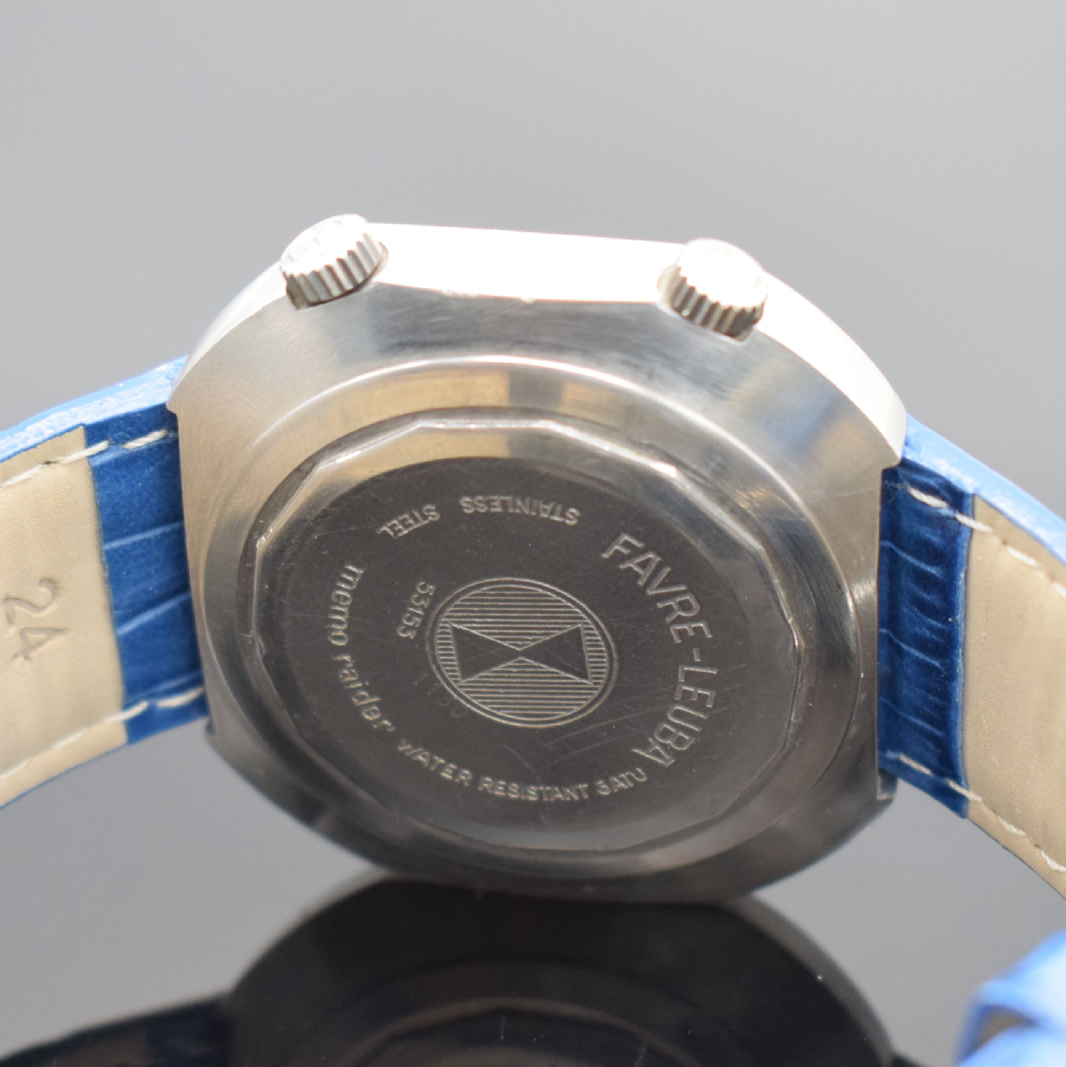 Detail c: FAVRE-LEUBA Armbandwecker Serie memo raider Referenz 53153, Automatik, Schweiz 1970er Jahre, Edelstahlgeh. inkl. neutr. Lederband m. Faltschl., Boden ...