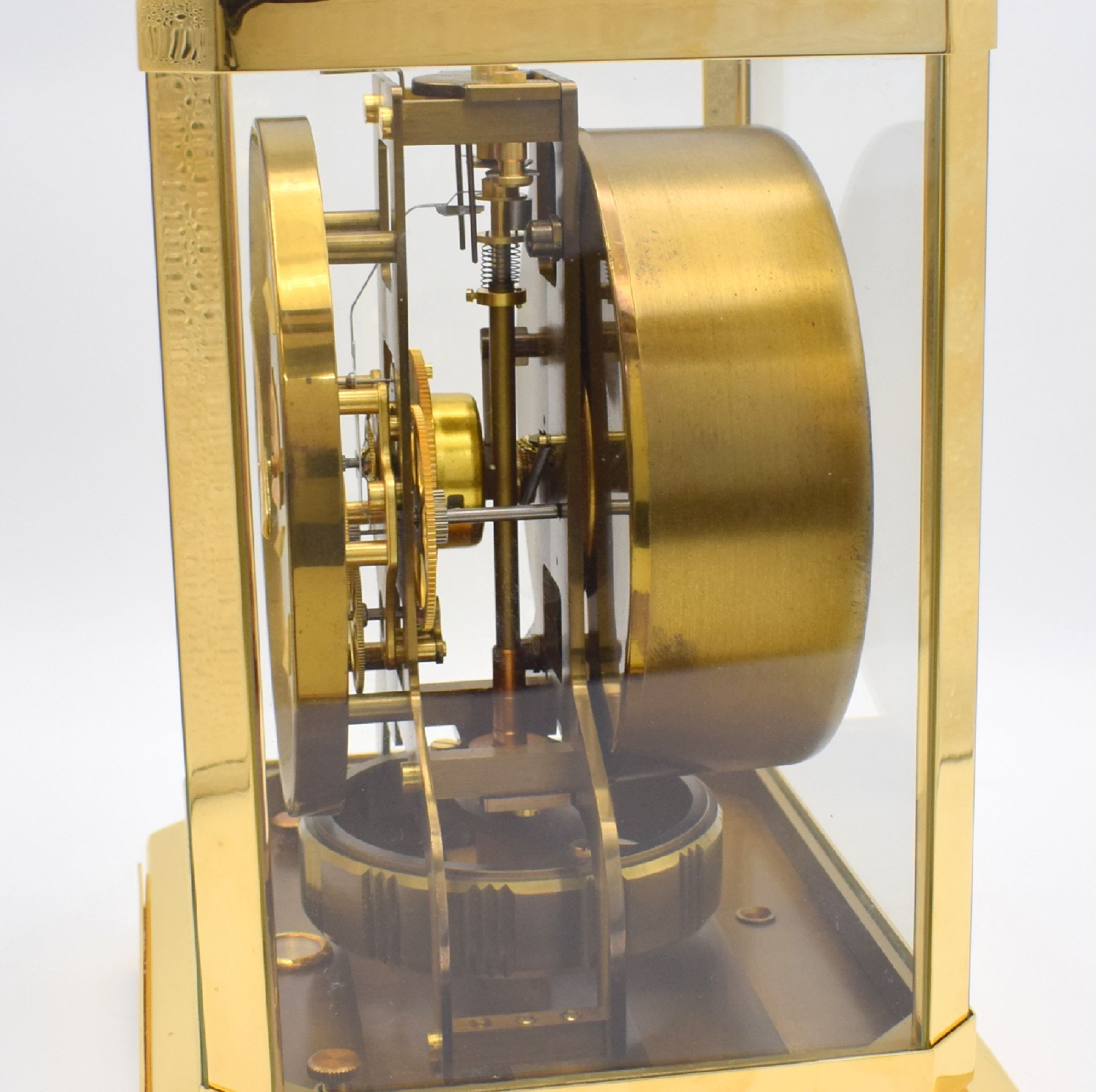 Detail e: LeCoultre Tischuhr Pendule Perpetuelle Serie Atmos, Schweiz um 1970, neu verg. & 5-seitig verglastes Geh., emailfarb. Zifferbl. mit aufges. Indizes ...