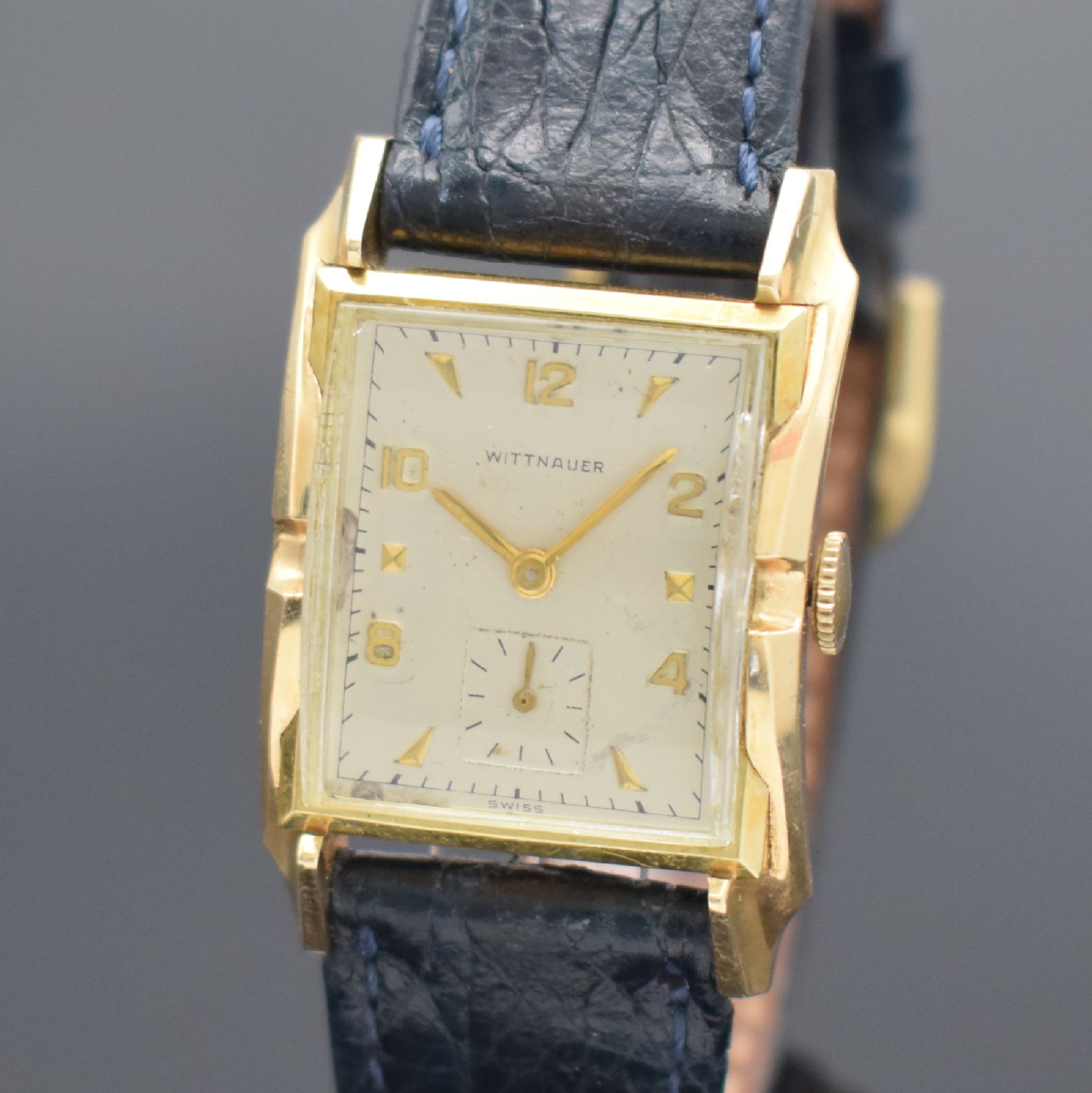 Detail a: WITTNAUER rechteckige Armbanduhr in GG 585/000, USA/Schweiz um 1945, Handaufzug, ausgef. 2-tlg. Geh., Boden aufgedr., silb. Zifferbl. m. gold. ...