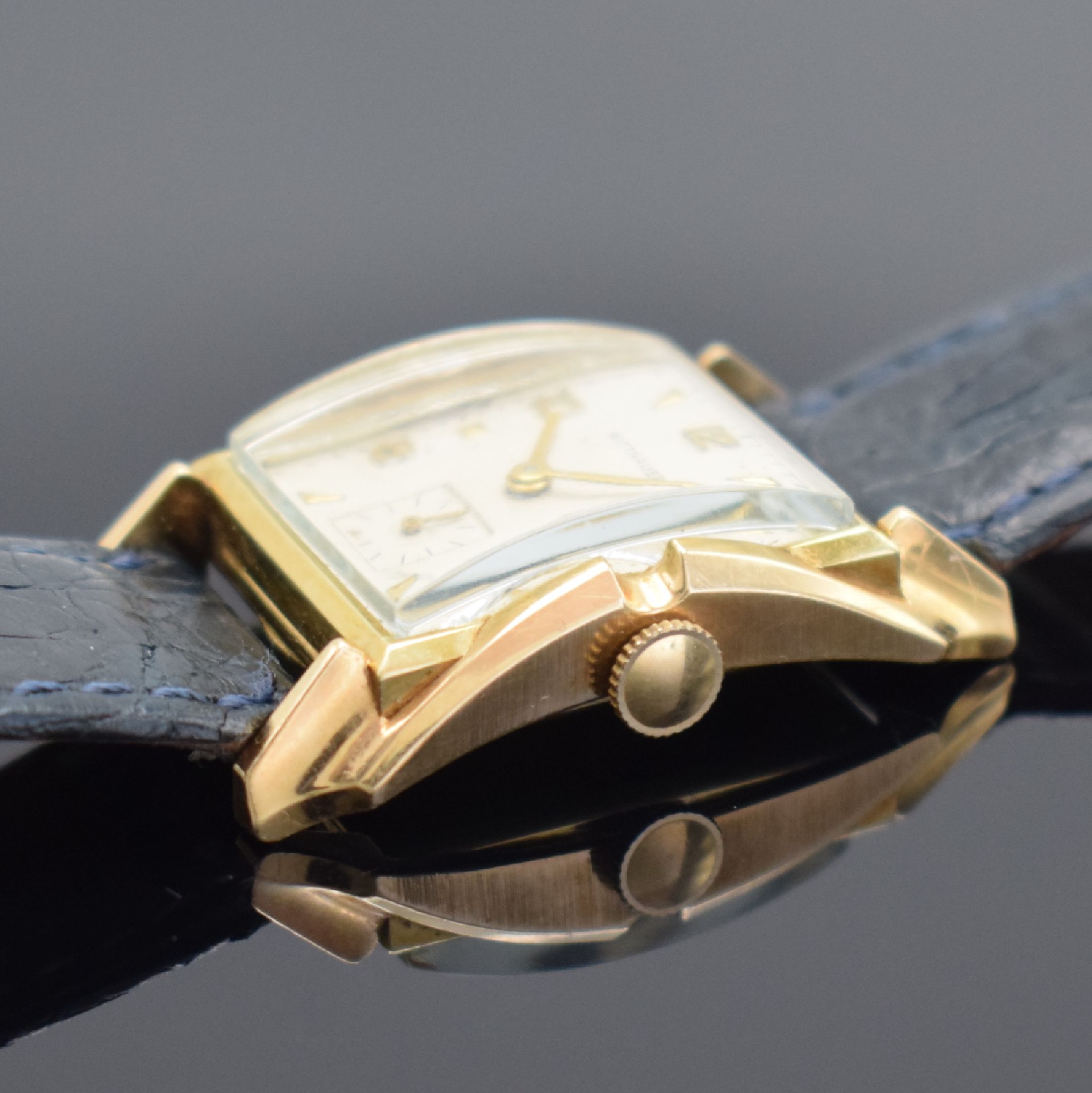 Detail b: WITTNAUER rechteckige Armbanduhr in GG 585/000, USA/Schweiz um 1945, Handaufzug, ausgef. 2-tlg. Geh., Boden aufgedr., silb. Zifferbl. m. gold. ...