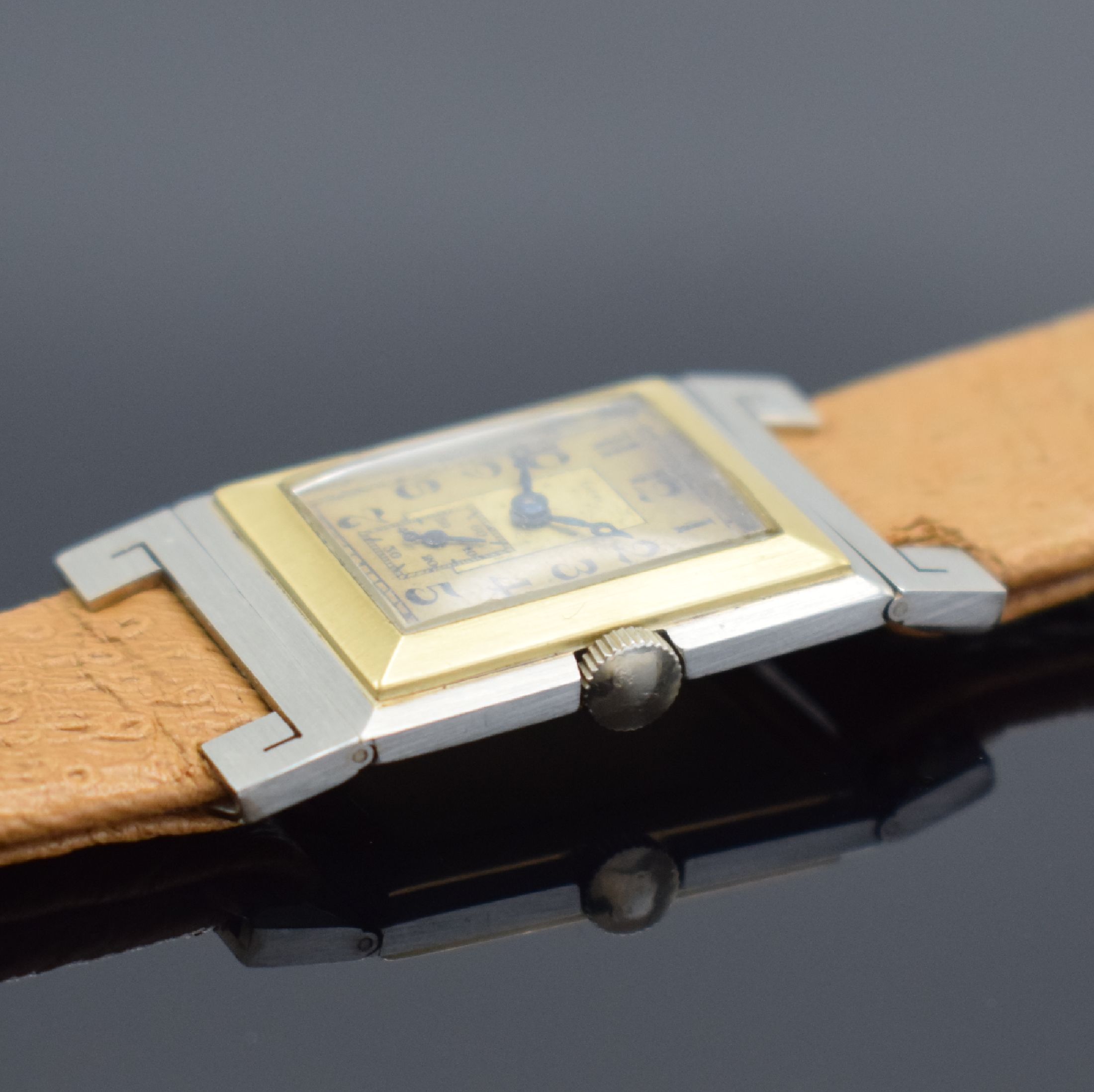 Detail b: GLYCINE Armbanduhr in GG/WG 750/000, Handaufzug, Schweiz um 1935, ausgef. Scharniergeh. m. bewegl. Bandanst., gold. Duoton-Zifferbl. altersbed. fl., ...