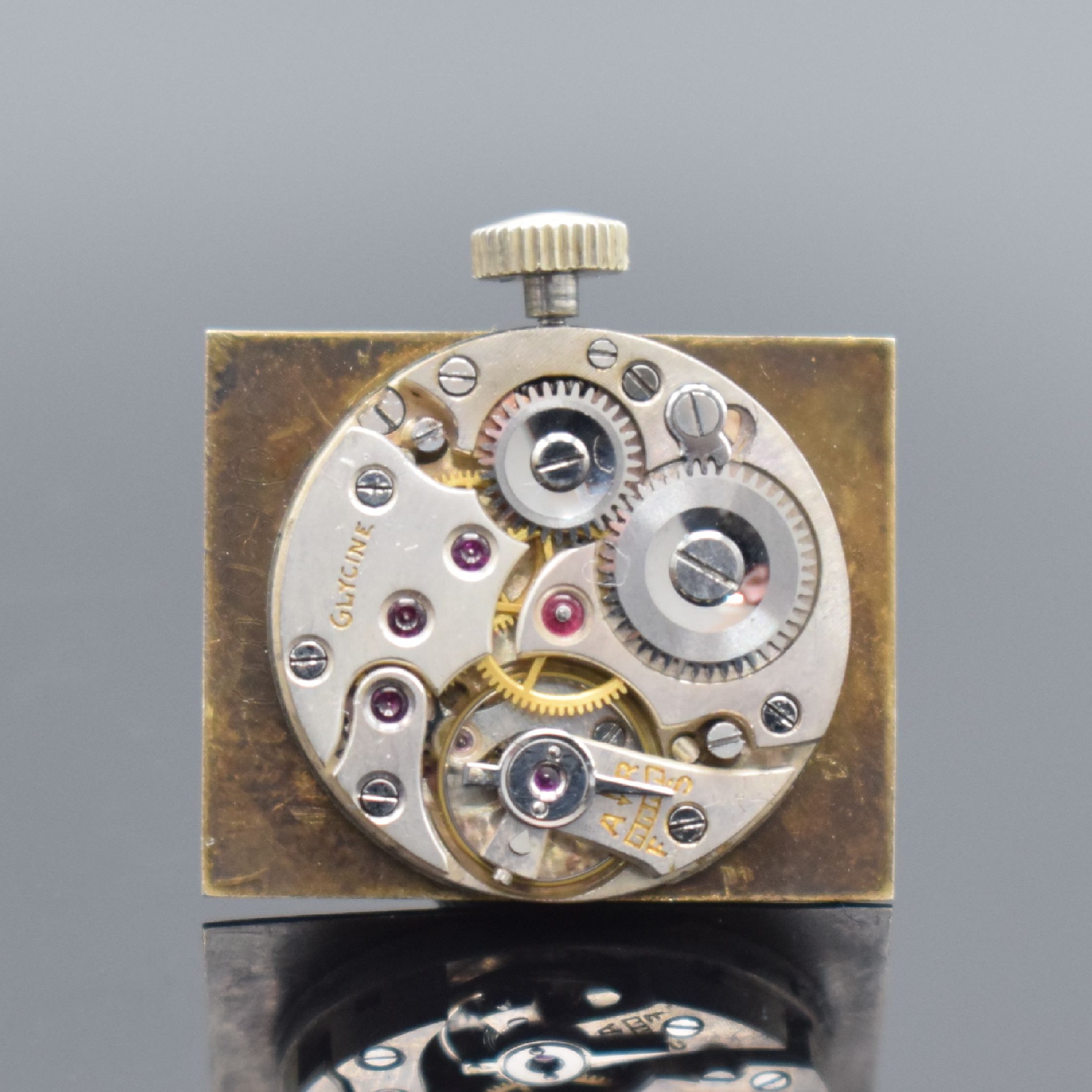 Detail e: GLYCINE Armbanduhr in GG/WG 750/000, Handaufzug, Schweiz um 1935, ausgef. Scharniergeh. m. bewegl. Bandanst., gold. Duoton-Zifferbl. altersbed. fl., ...