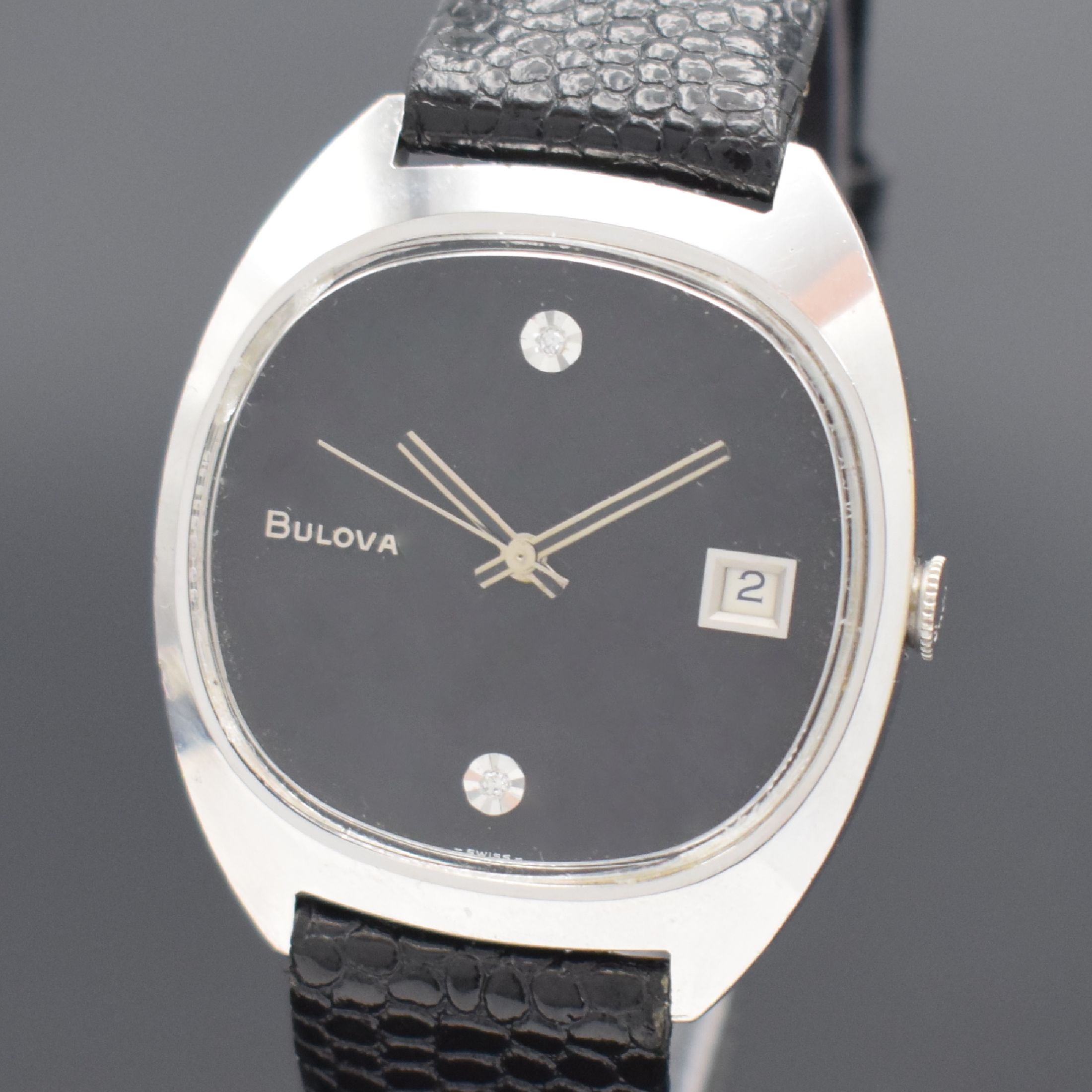 Detail a: BULOVA Armbanduhr, Handaufzug, Schweiz/USA um 1977, verchr. Metallgeh., Edelstahlboden aufgedr., schwarzes Zifferbl. m. 2 aufgel. Diamantindizes bei ...