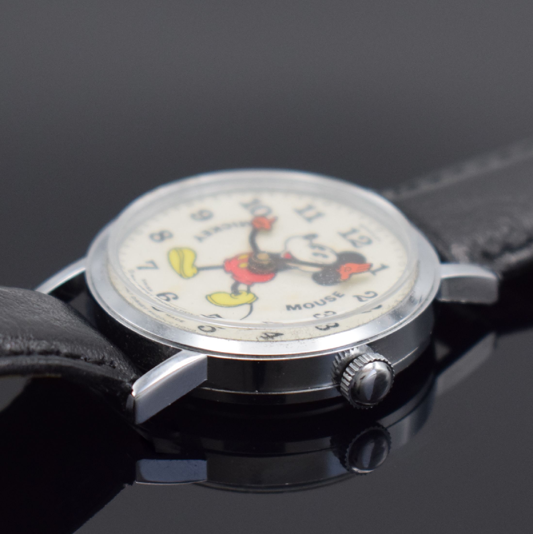 Detail b: MICKEY MOUSE BRADLEY seltene Armbanduhr, Schweiz um 1960, Handaufzug, verchr. Geh., Boden aufgedr., lack. Metallzifferbl. m. M. Mouse Motiv, Min.- & ...