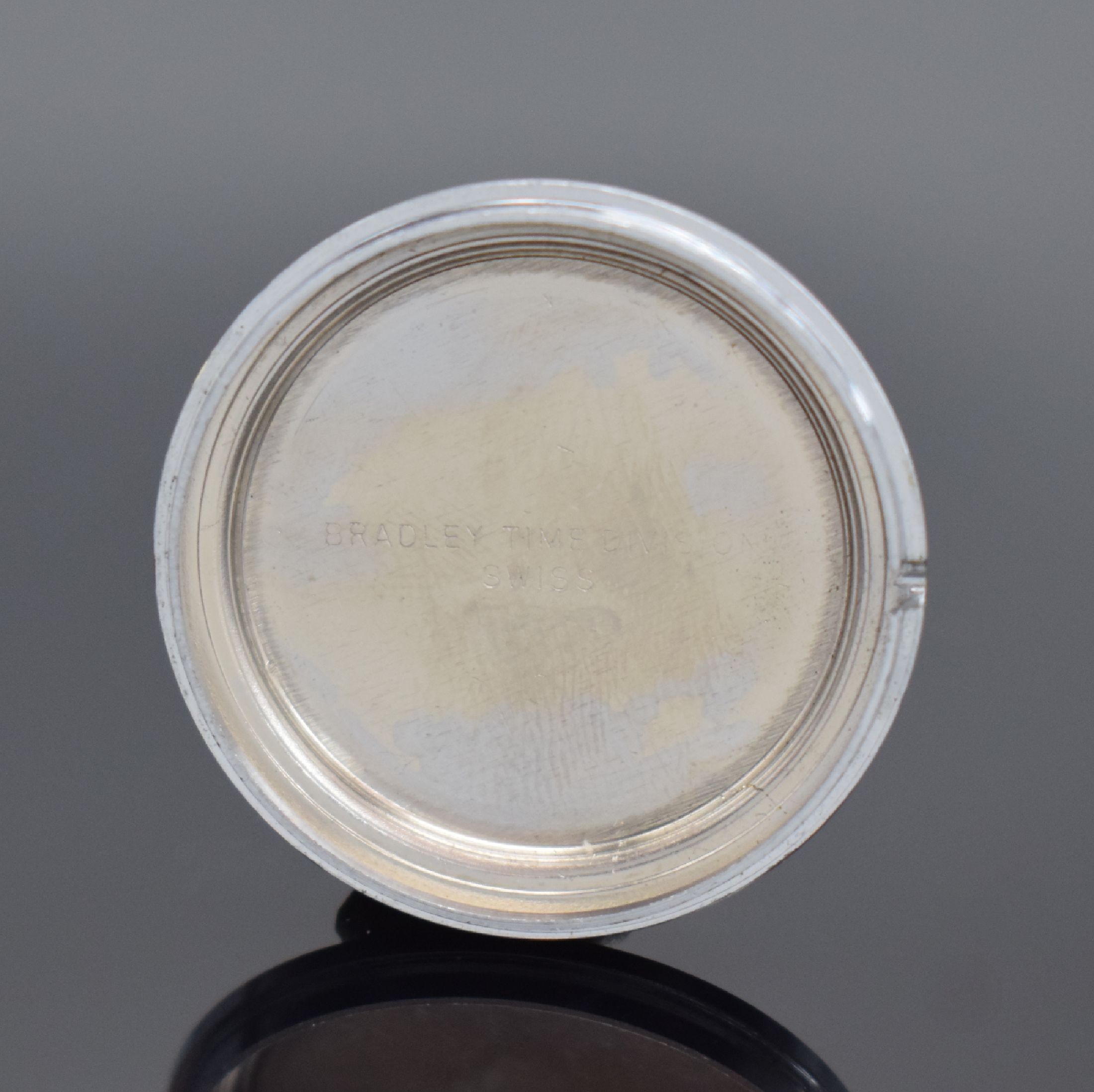 Detail e: MICKEY MOUSE BRADLEY seltene Armbanduhr, Schweiz um 1960, Handaufzug, verchr. Geh., Boden aufgedr., lack. Metallzifferbl. m. M. Mouse Motiv, Min.- & ...