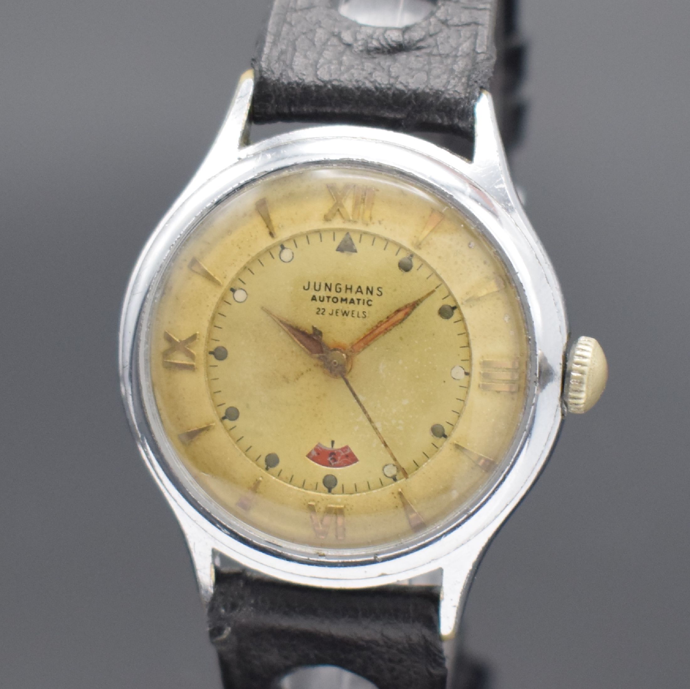 Detail a: JUNGHANS Herrenarmbanduhr mit Gangreserveanzeige durch Fenster bei 6, Deutschland um 1950, Automatik, verchr. Metallgehäuse, Edelstahlboden ...