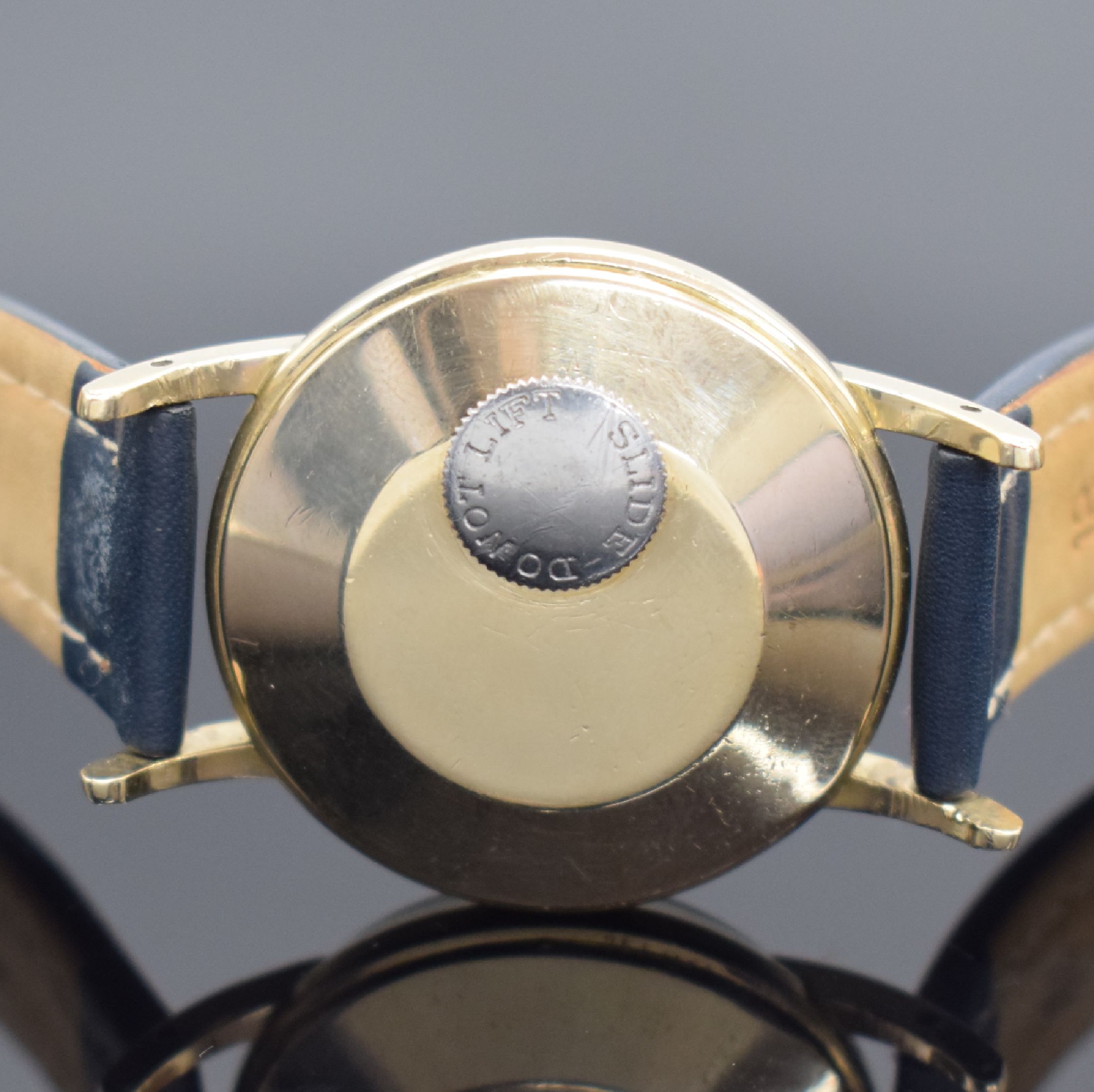 Detail c: LeCoultre Futurematic Herrenarmbanduhr mit Gangreserveanzeige, Schweiz/USA um 1955, Hammerautomatik, 2-teil. 10k Gold Filled Gehäuse, Boden ...