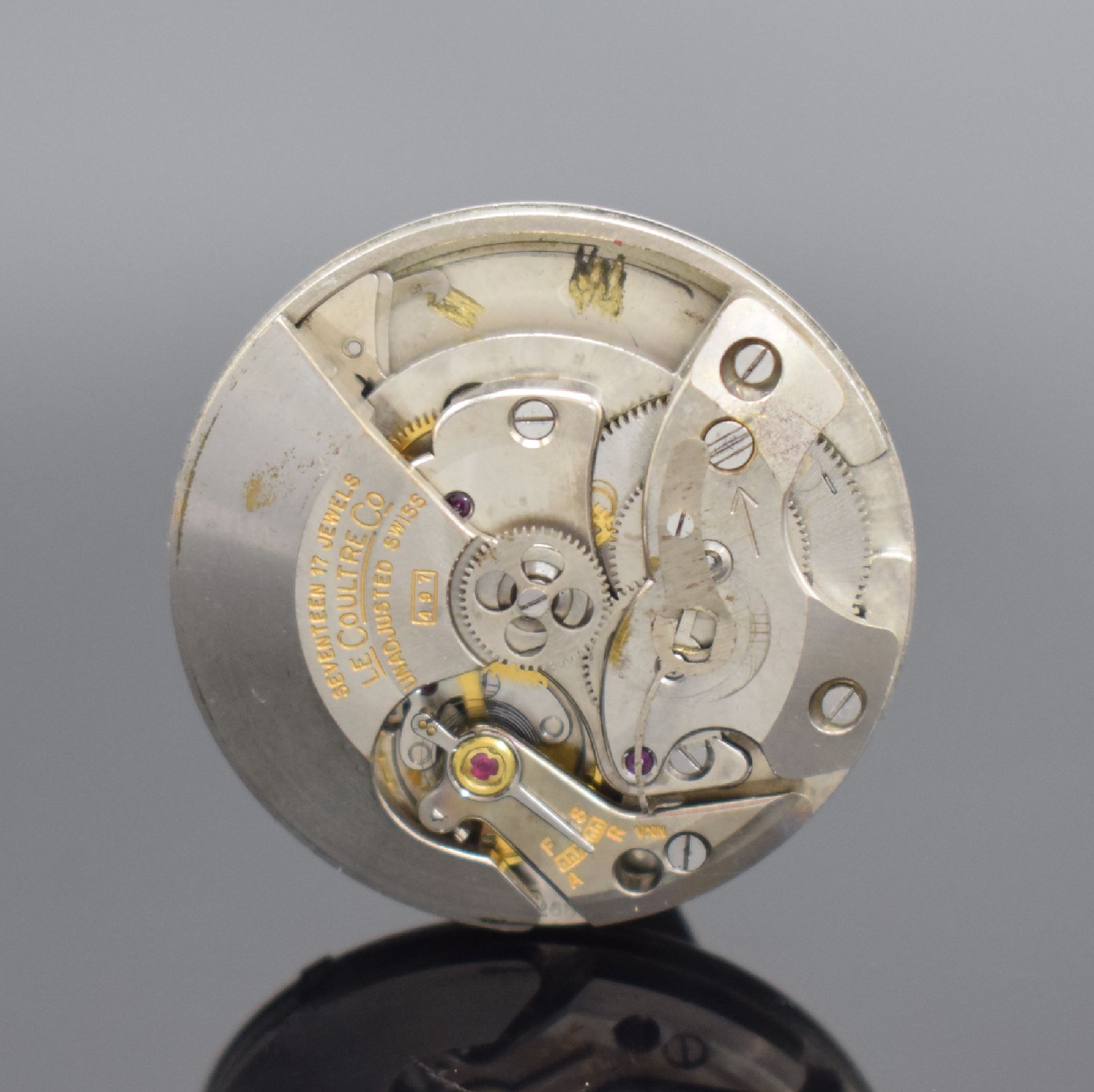 Detail d: LeCoultre Futurematic Herrenarmbanduhr mit Gangreserveanzeige, Schweiz/USA um 1955, Hammerautomatik, 2-teil. 10k Gold Filled Gehäuse, Boden ...