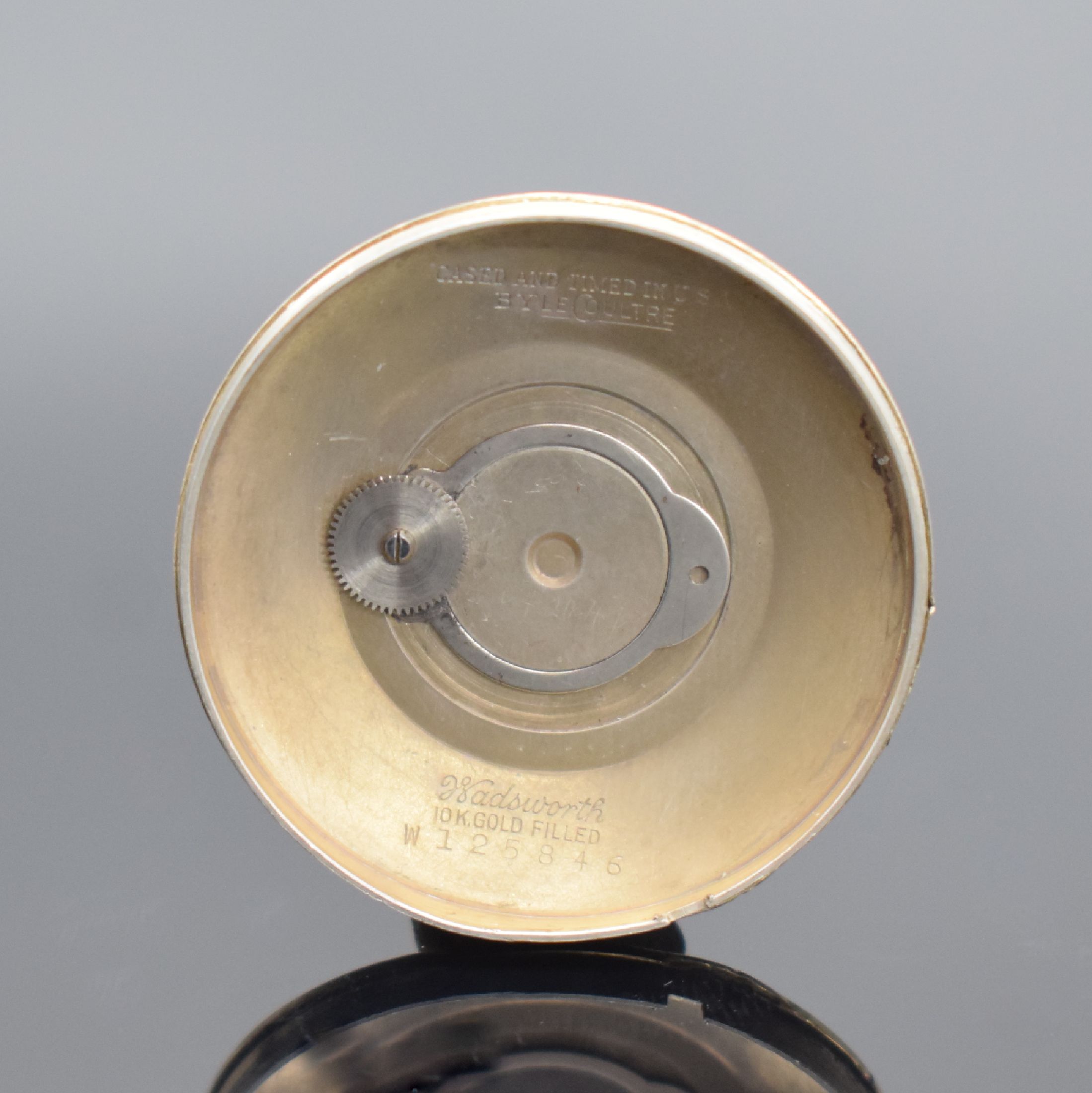 Detail e: LeCoultre Futurematic Herrenarmbanduhr mit Gangreserveanzeige, Schweiz/USA um 1955, Hammerautomatik, 2-teil. 10k Gold Filled Gehäuse, Boden ...