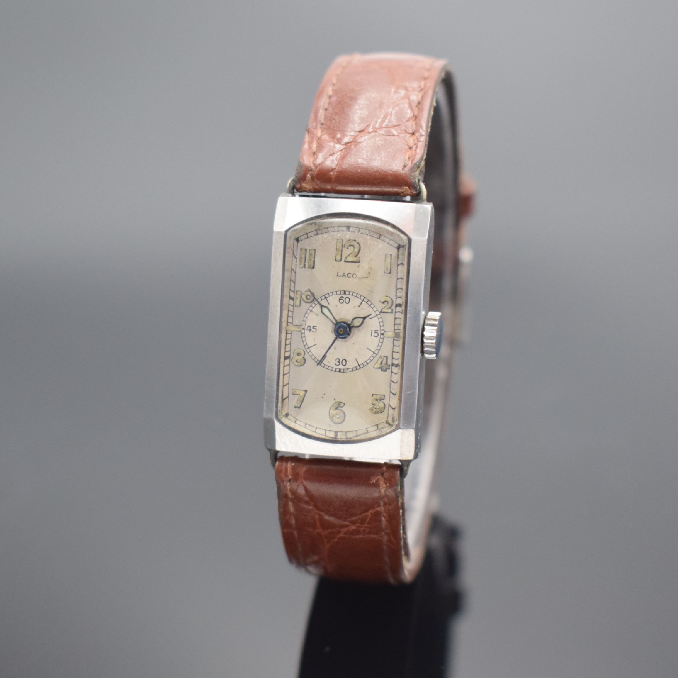 Detail d: LACO Set bestehend aus 2 seltenen Armbanduhren in Edelstahl, beide Handaufzug, beide 1940er Jahre, 1. Herrenuhr: mit aus der Mitte gez. Zeigerachsen ...