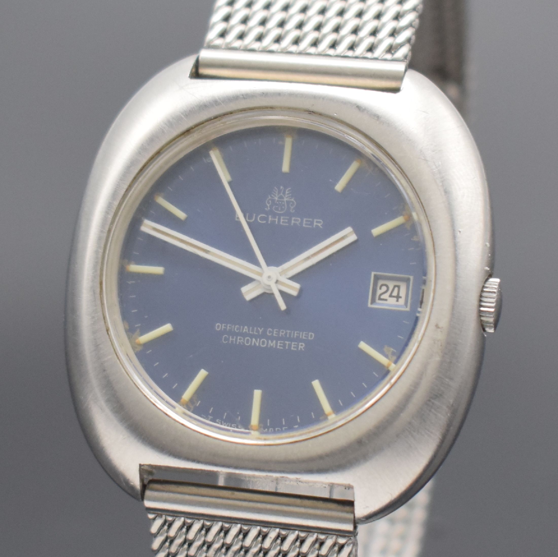 Detail a: BUCHERER Armbandchronometer in Edelstahl, Automatik, Schweiz um 1970, Boden verschr., neutr. Metallband, blaues Zifferbl. altersbed. l. korr., Anz. ...