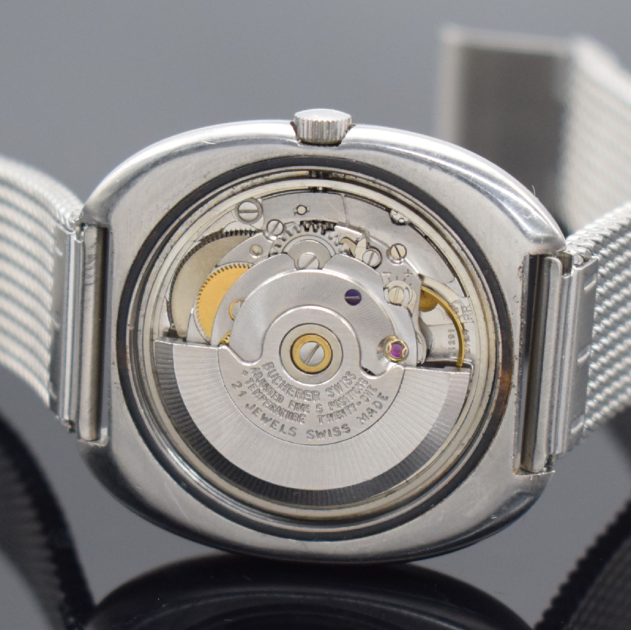 Detail d: BUCHERER Armbandchronometer in Edelstahl, Automatik, Schweiz um 1970, Boden verschr., neutr. Metallband, blaues Zifferbl. altersbed. l. korr., Anz. ...
