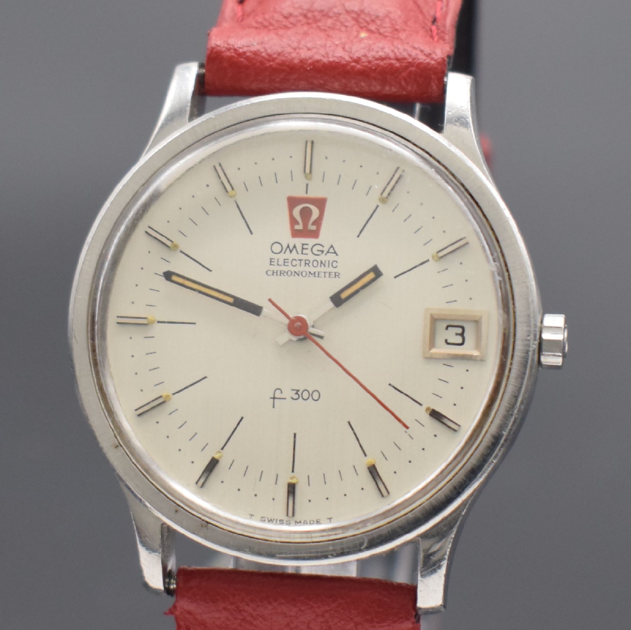 Detail a: OMEGA Herrenarmbanduhr Electronic Chronometer f300 Referenz 198003, Schweiz um 1972, Edelstahlgeh., Boden verschr., silberfarb. Zifferbl. m. aufgel. ...