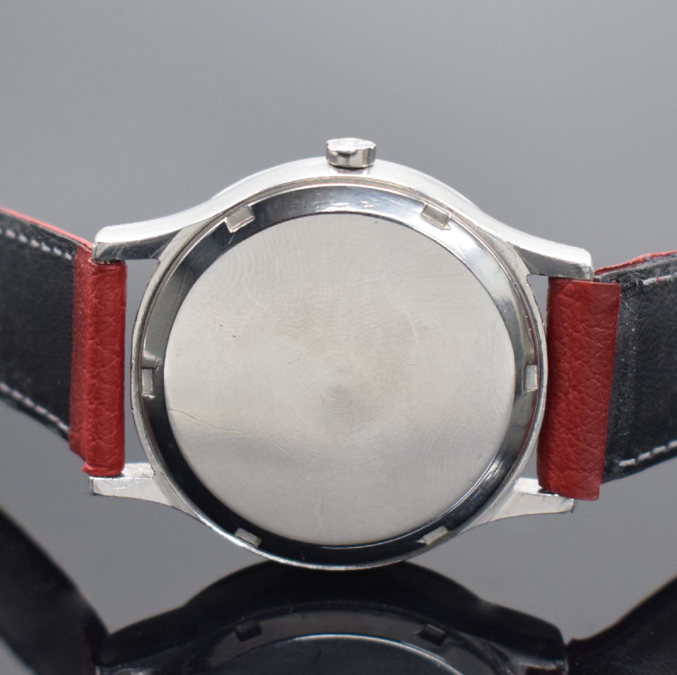 Detail c: OMEGA Herrenarmbanduhr Electronic Chronometer f300 Referenz 198003, Schweiz um 1972, Edelstahlgeh., Boden verschr., silberfarb. Zifferbl. m. aufgel. ...