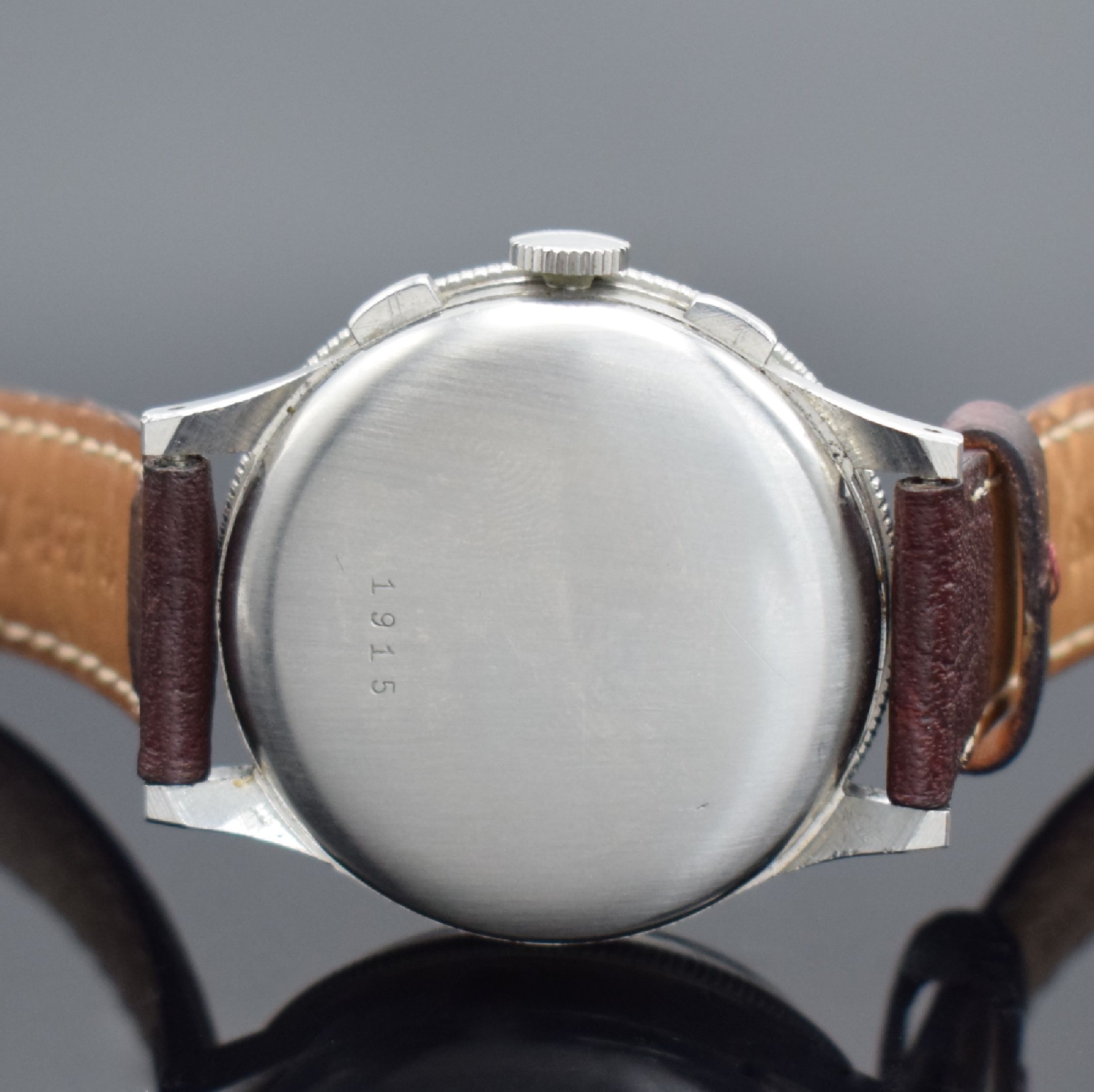 Detail c: BAUME & MERCIER extrem seltener Armbandchronograph in Stahl, Handaufzug, Schweiz 1950er Jahre, Boden aufgedr., silb. Zifferbl. altersbed. fl./pat., ...