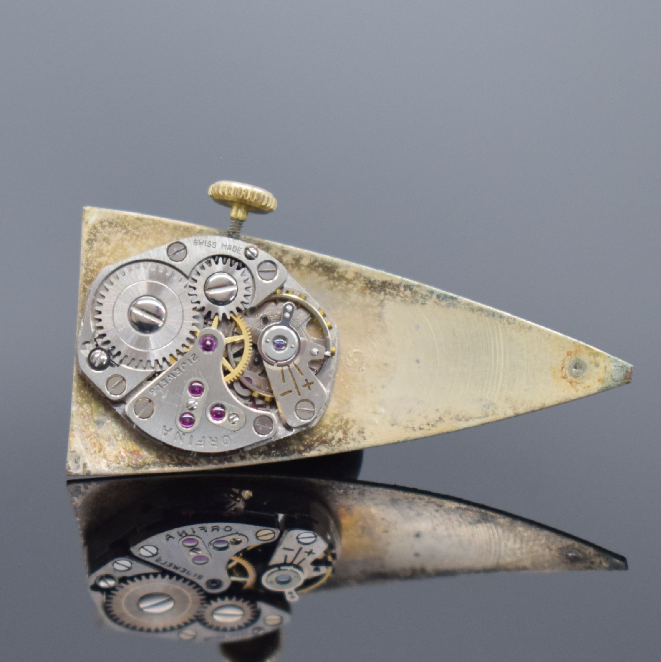 Detail d: ORFINA vergoldete Armbanduhr, Schweiz 1950er Jahre, Handaufzug, Stahlboden gedr., neutr. Double-Band, silb. Zifferbl. fl., gold. Ind. & arab. Zahlen, ...