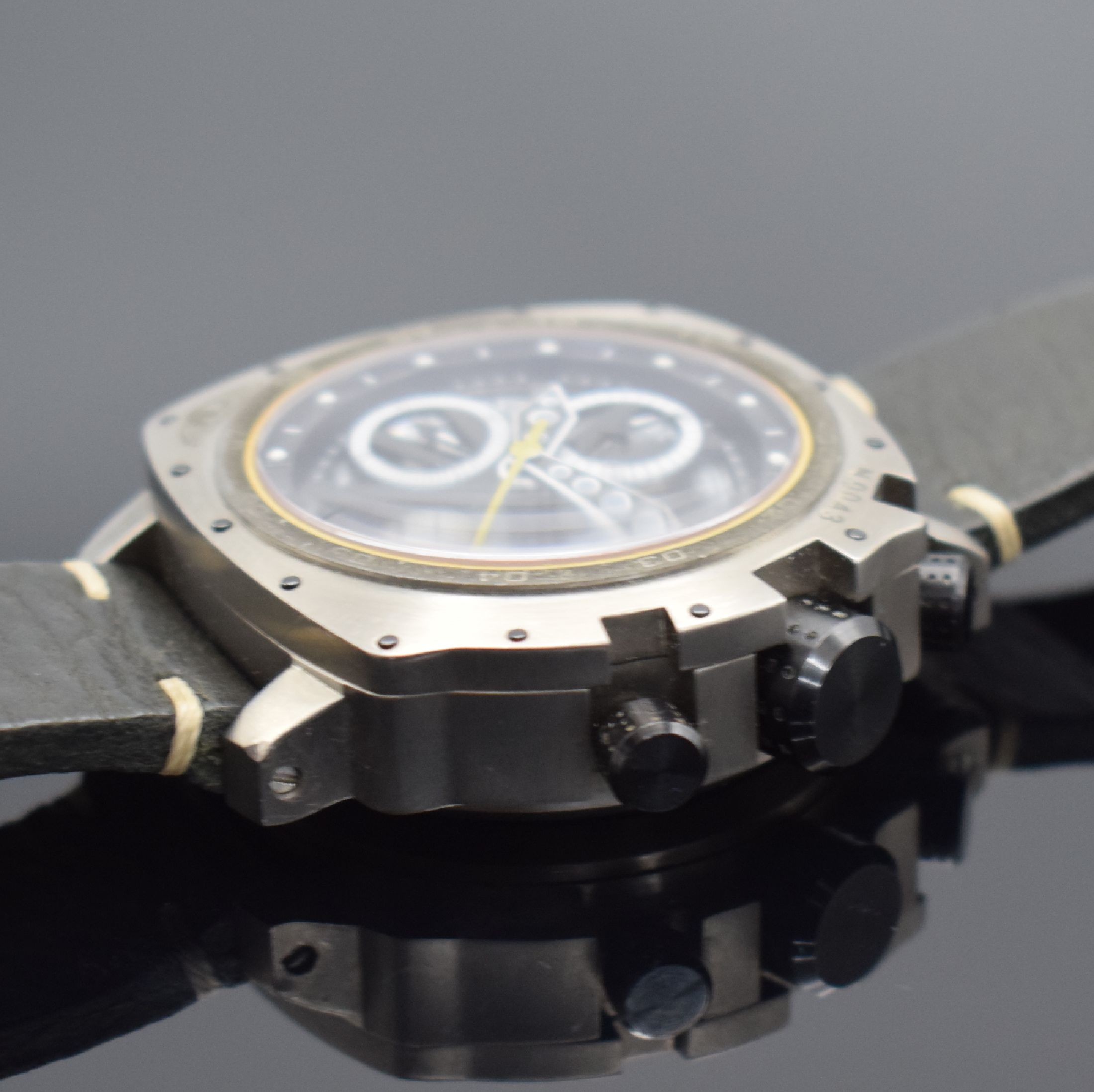 Detail b: QUARTODIMIGLIO Armbandchronograph Trackday, Automatik, Schweiz um 2005, Titangeh., beids. vergl., Boden & Krone verschr., z. T. skelettiertes ...