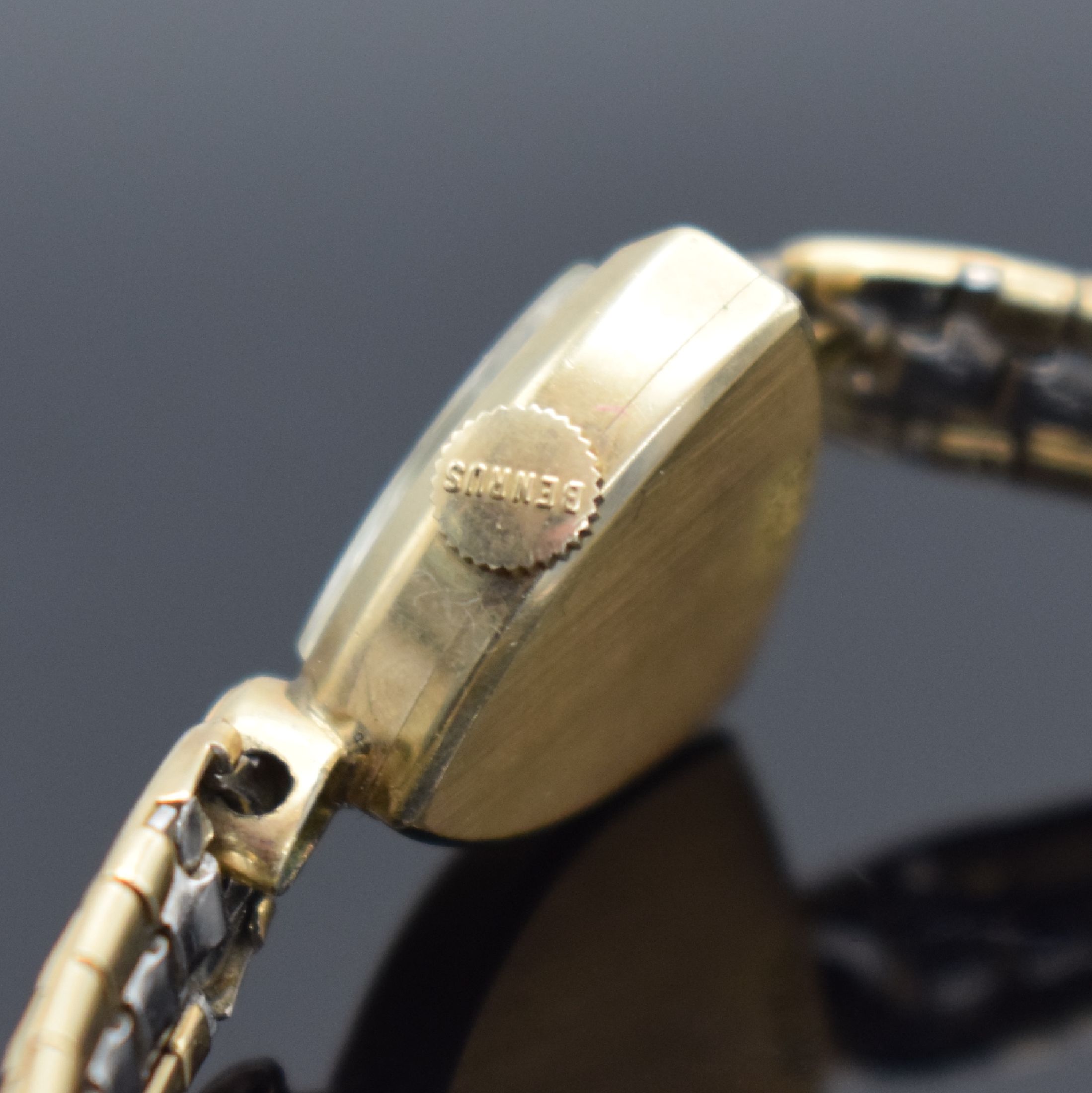Detail c: BENRUS 10k gold filled Damenarmbanduhr, Frankreich/USA um 1960, Handaufzug, Boden aufgedr., Band bez. Kreisler, silb. Zifferbl. m. gold. Zeigern, ...
