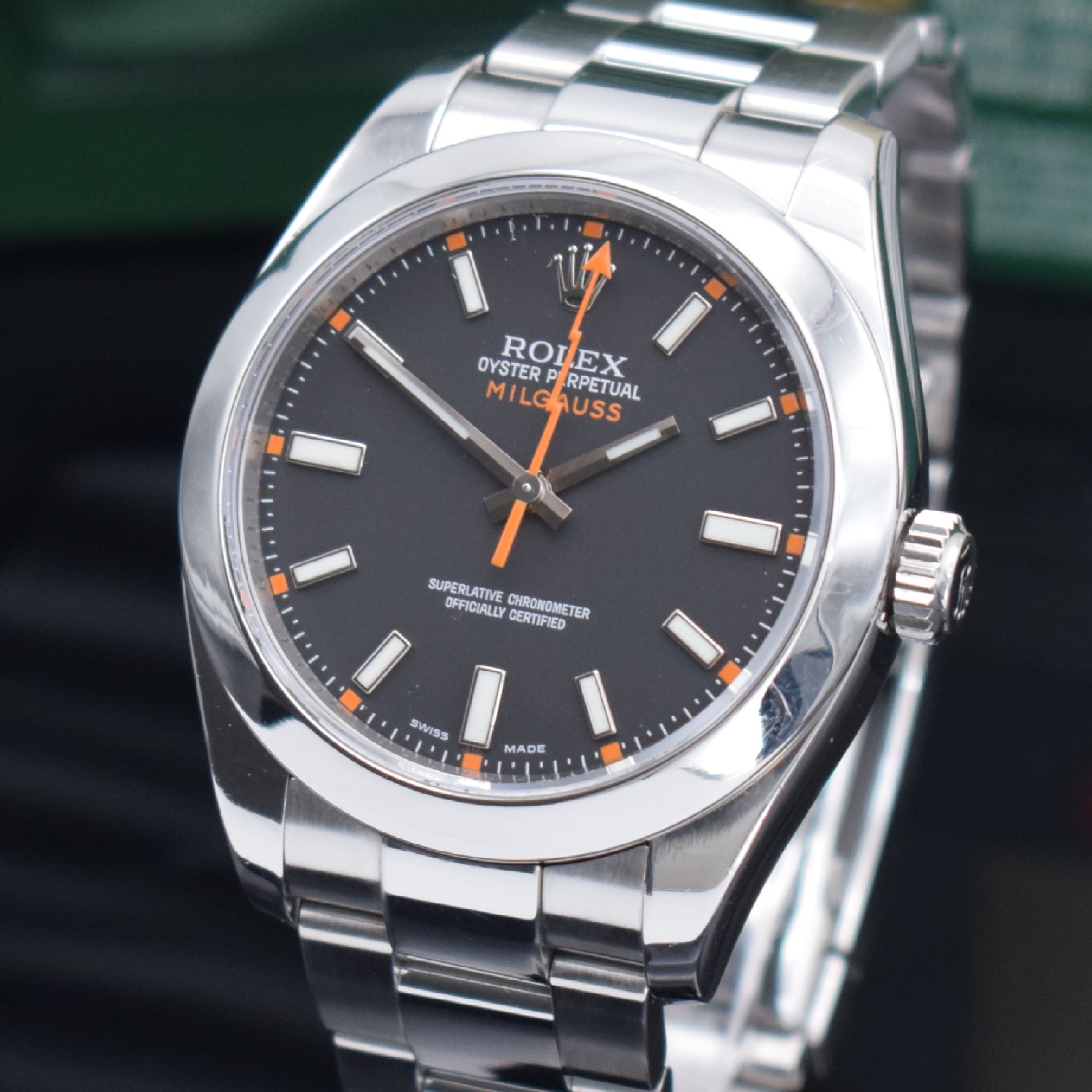 Detail a: ROLEX Herrenarmbanduhr Oyster Perpetual Milgauss Referenz 116400, Automatik, V- Serie, LC 200, Chronometer der Superlative in Edelstahl inkl. ...