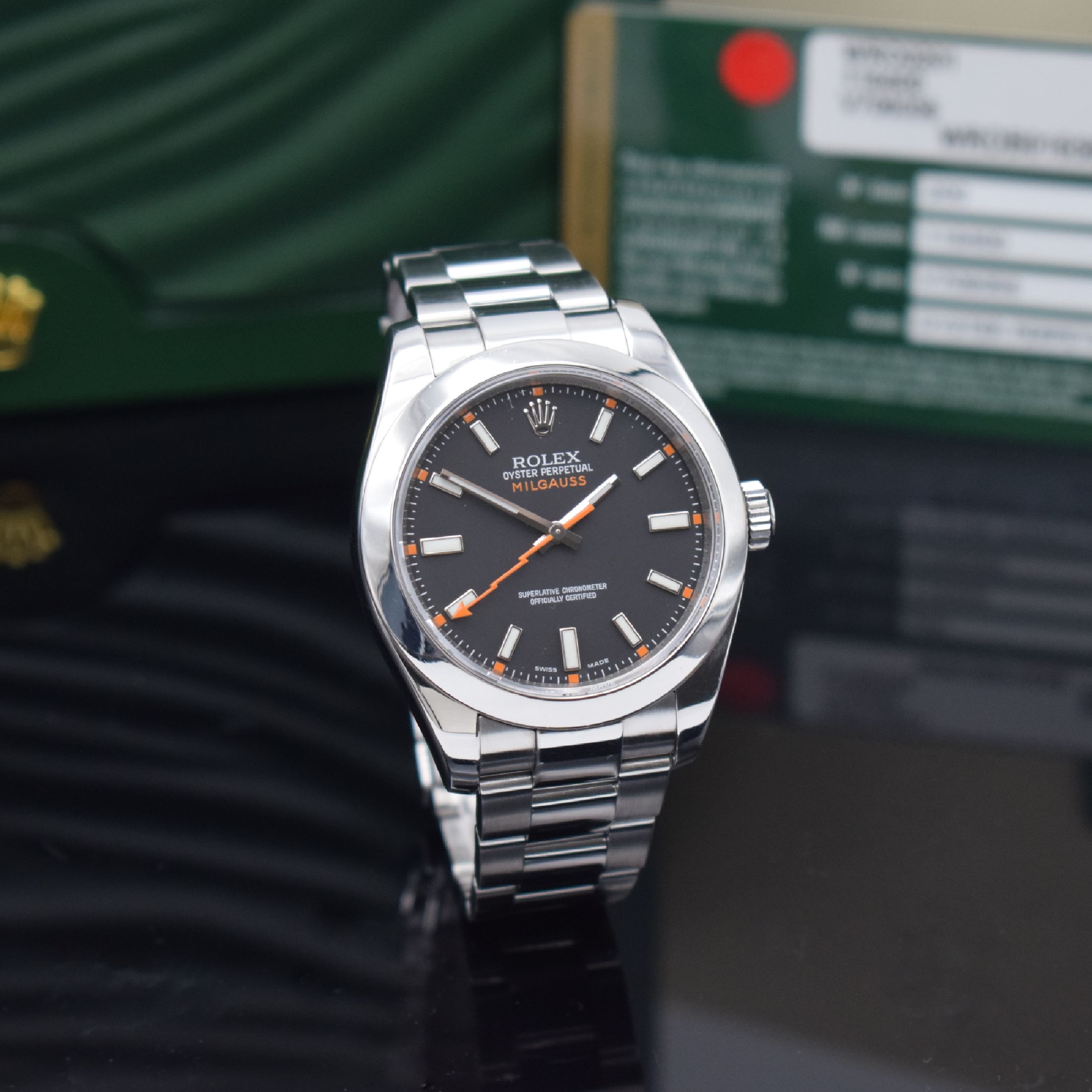 Detail b: ROLEX Herrenarmbanduhr Oyster Perpetual Milgauss Referenz 116400, Automatik, V- Serie, LC 200, Chronometer der Superlative in Edelstahl inkl. ...