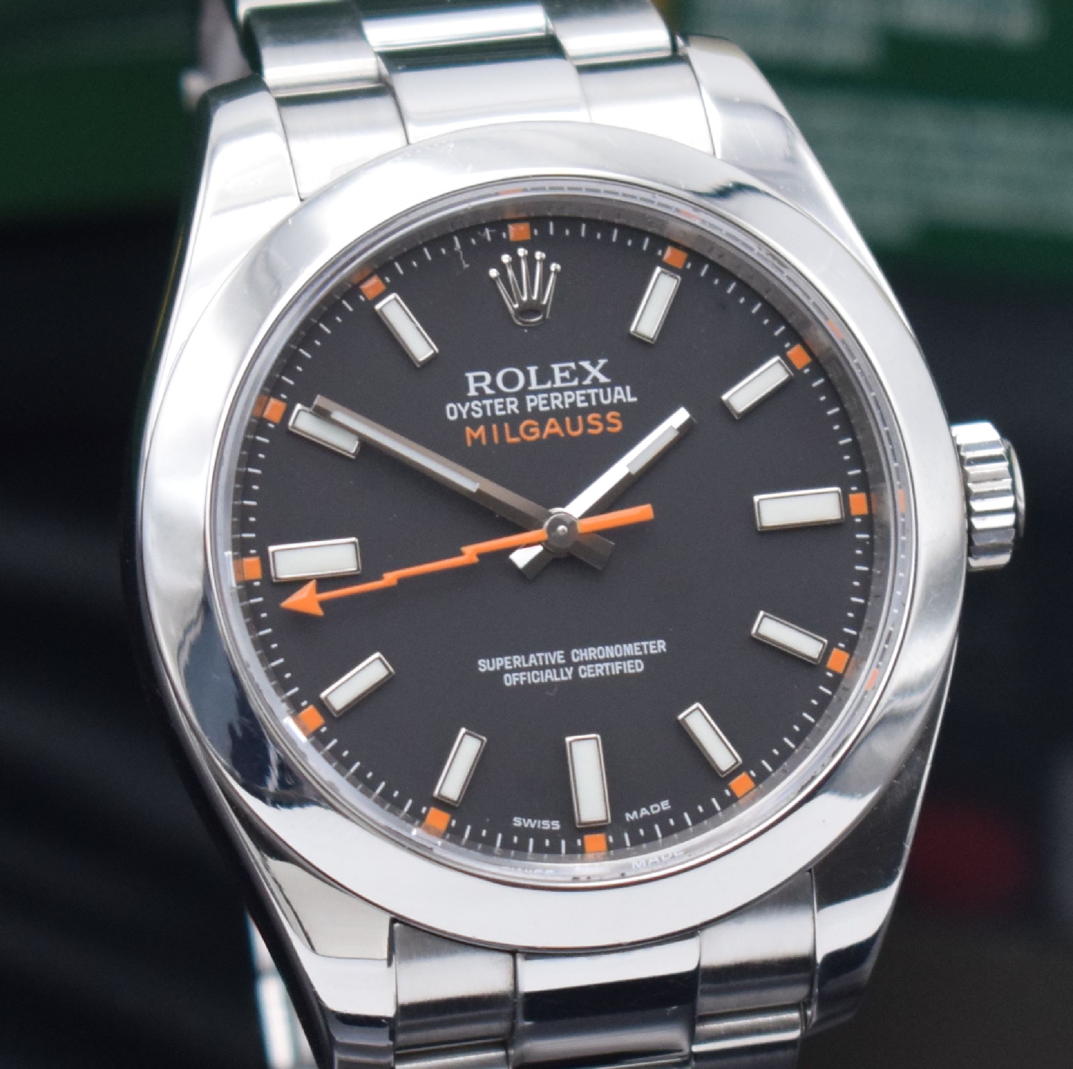 Detail c: ROLEX Herrenarmbanduhr Oyster Perpetual Milgauss Referenz 116400, Automatik, V- Serie, LC 200, Chronometer der Superlative in Edelstahl inkl. ...