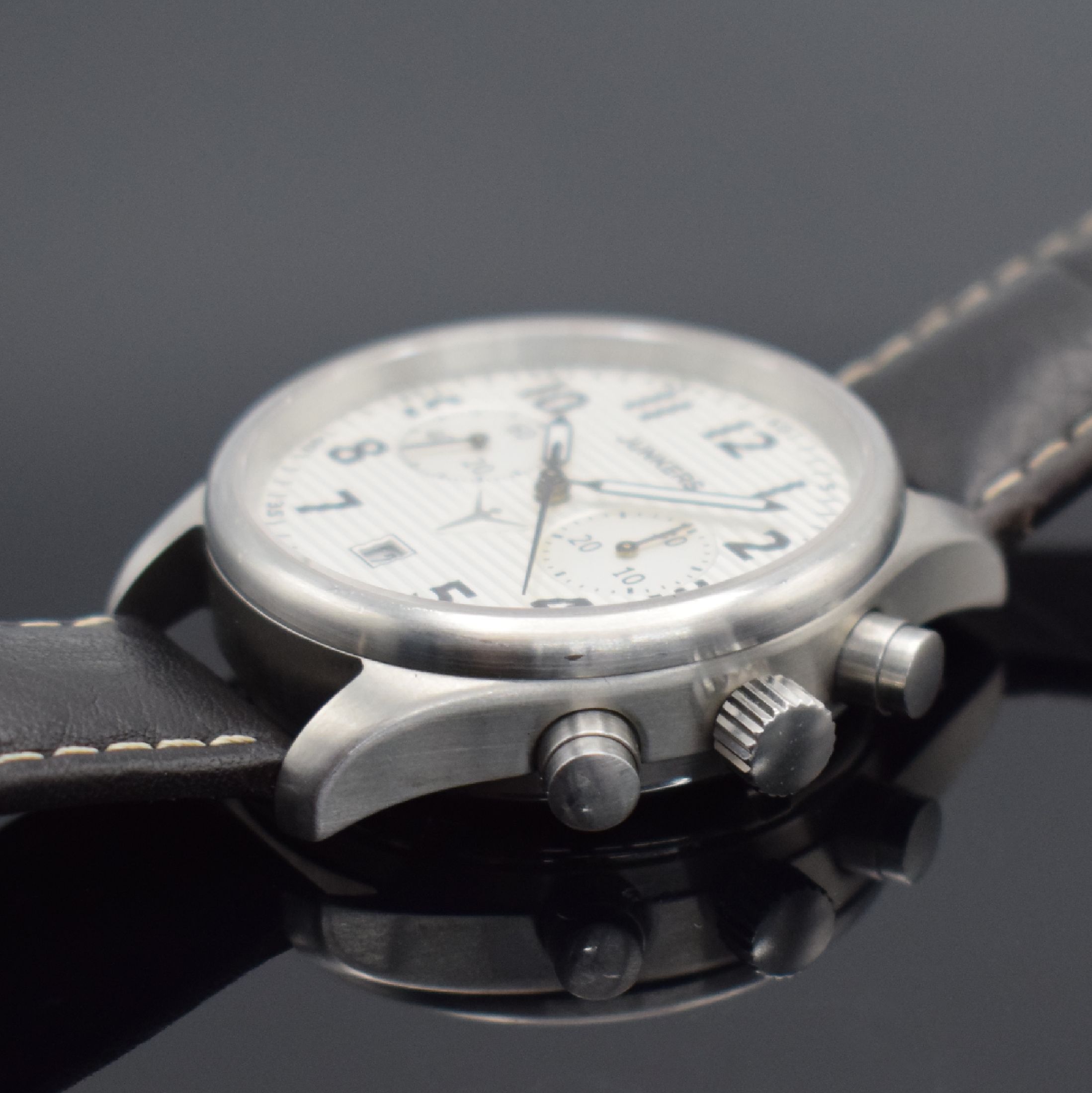 Detail b: JUNKERS Herrenarmbanduhr mit Chronograph, Deutschland um 2005, Handaufzug, beidseitig vergl. Edelstahlgeh., Boden geschr., silbernes Zifferbl. in ...