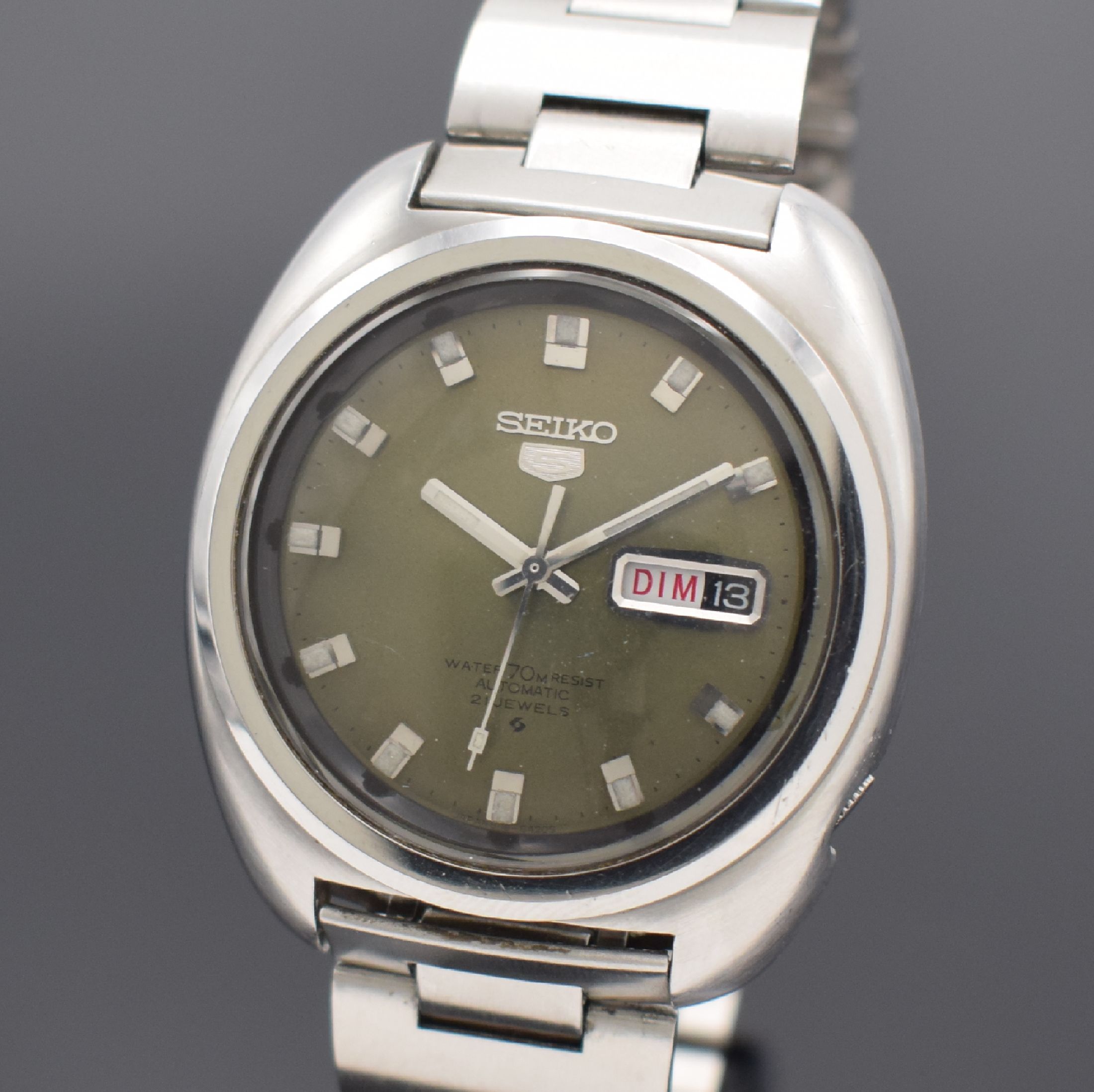 Detail a: SEIKO 5 Herrenarmbanduhr mit olivgrünem Zifferblatt, Japan um 1970, Automatik, Ref. 6119-8400, Edelstahlgeh. inkl. orig. Gliederband m. Faltschl., ...