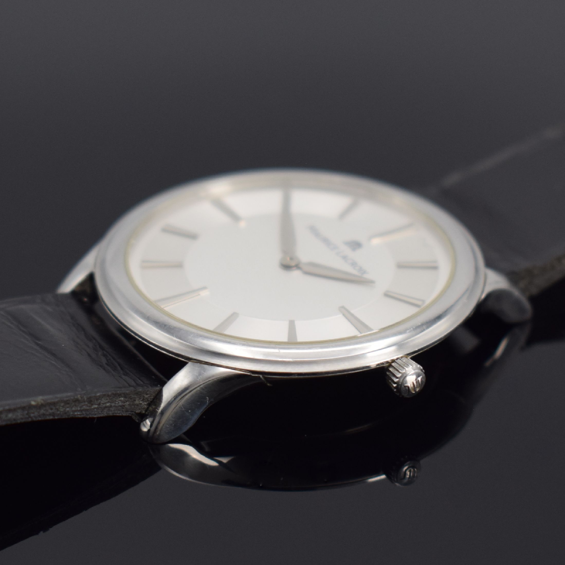 Detail b: MAURICE LACROIX Herrenarmbanduhr, Schweiz um 2010, quarz, Ref. LC1037, Edelstahlgeh., Boden m. Monogramm aufgedr., silb. Duoton- Zifferbl. m. aufges. ...