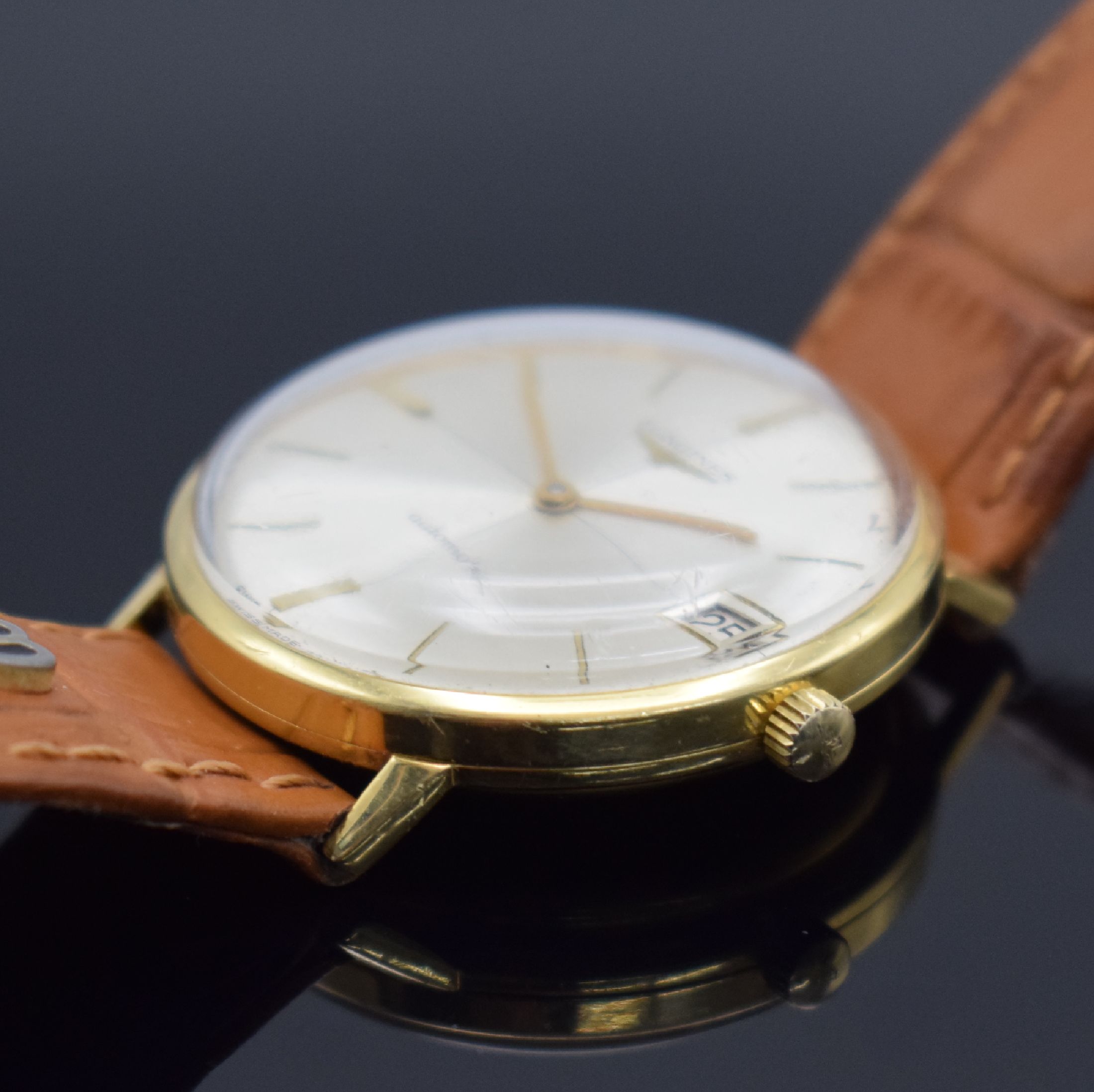 Detail b: LONGINES Herrenarmbanduhr in GG 750/000 Referenz 7497 mit Kaliber 355, Schweiz um 1966, Automatik, 2-teil. Geh. dell., Boden aufgedr., silb. ...