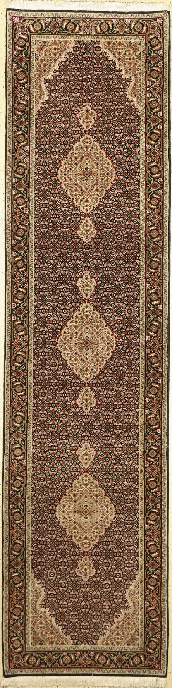 Täbriz, Indien, ca. 40 Jahre, Wolle mit Seide, ca. 341 x 85 cm, EHZ: 2