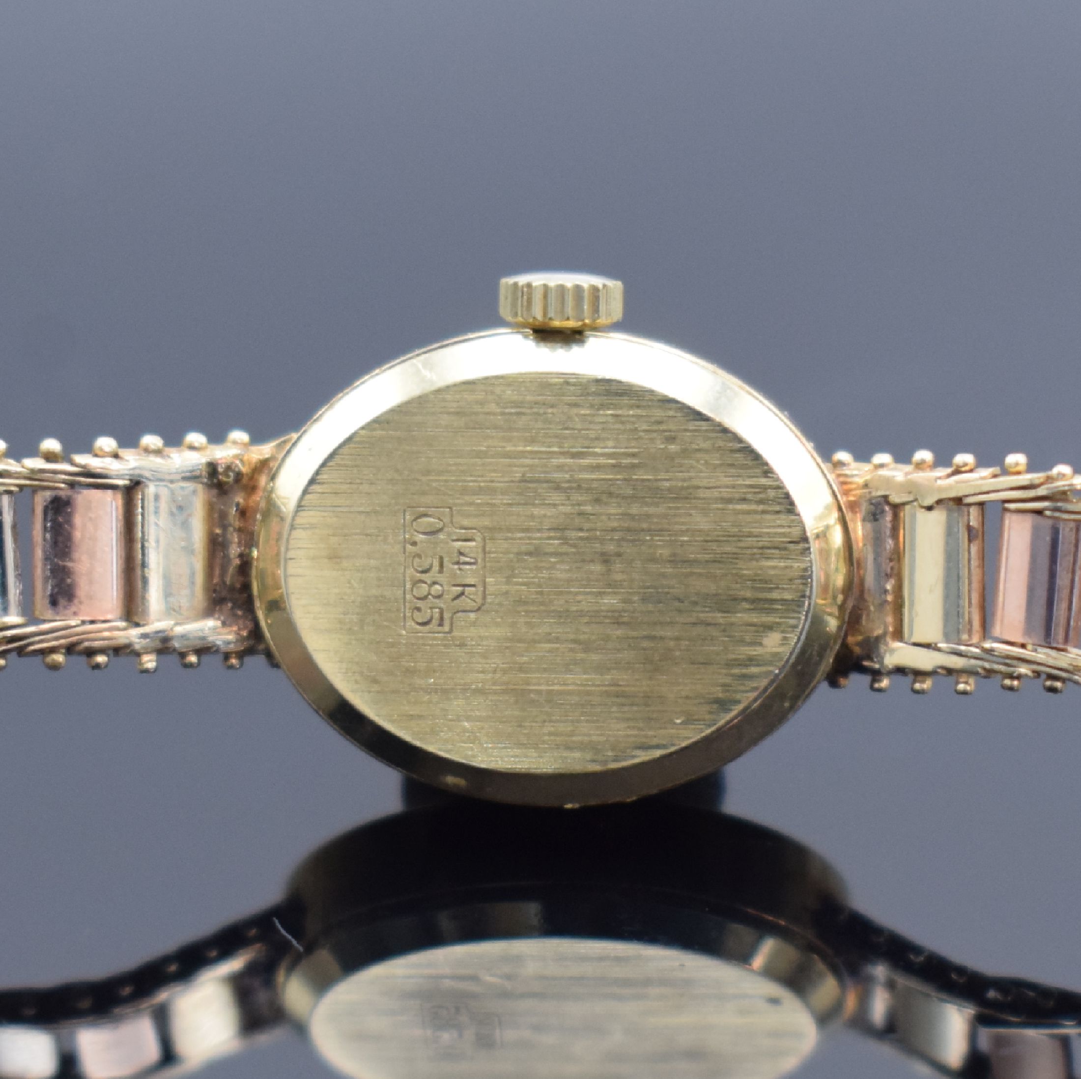 Detail c: QUARTZ De Luxe Damenarmbanduhr in GG/RG/WG 585/000, Schweiz um 1965, Boden aufgedr., gold., horizontal gestreiftes Zifferbl. fl./pat., Anz. v. Std. & ...