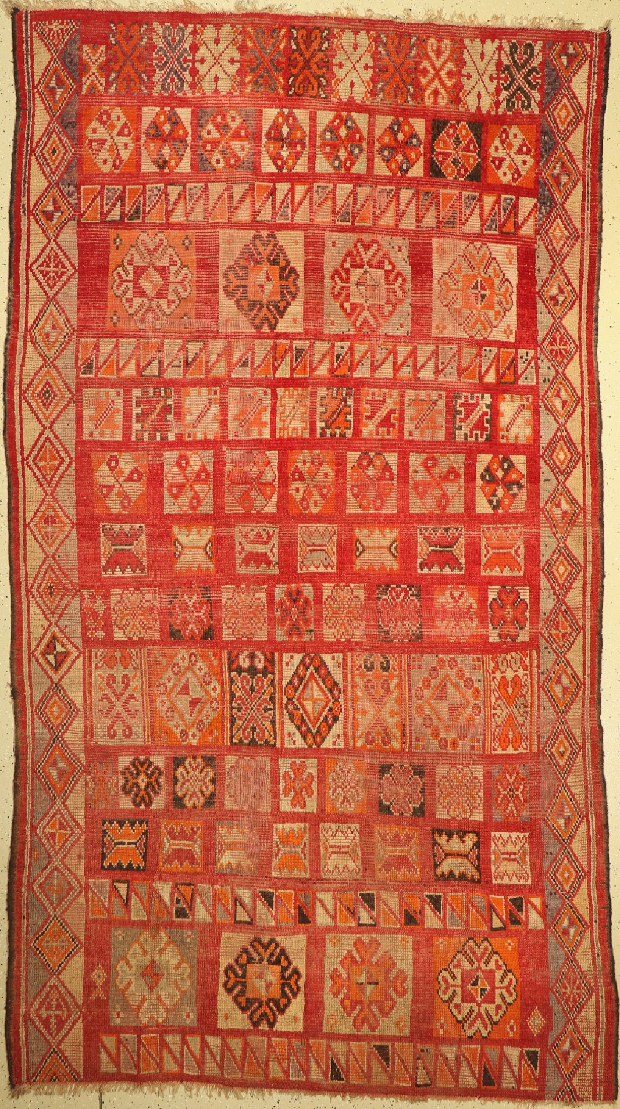 Berberteppich, Marokko (Atlas), um 1920, Wolle auf Wolle, ca. 340 x 184 cm, verkürzt, EHZ: 4