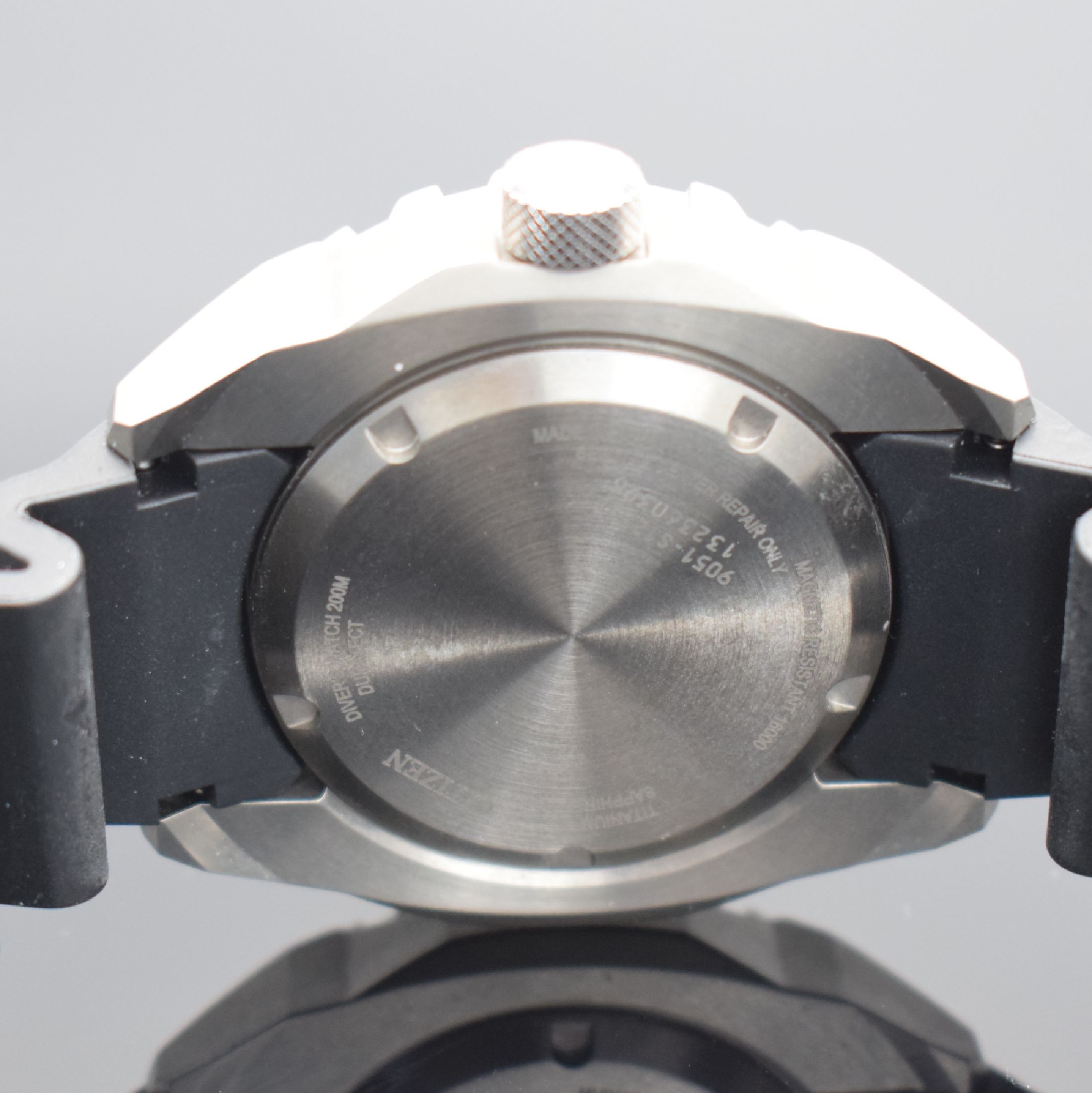 Detail d: CITIZEN Diver`s 200m Promaster Herrenarmbanduhr in Titan Ref. 9051-S122961, Japan, verk. lt. beil. orig. Pap. 06/2022, Automatik, massives verschr. ...