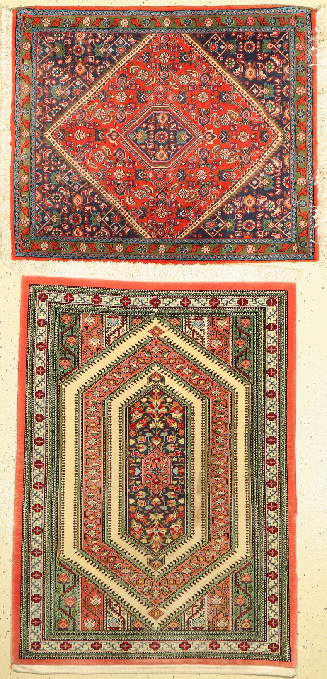 2 Persischer Poschti, Ghom Kork, ca, 50 Jahre, ca. 50 Jahre, Korkwolle, ca. 110 x 80 cm, Bidjar, ca, 50 Jahre, Wolle auf Baumwolle, ca. 88 x 73 cm, ...