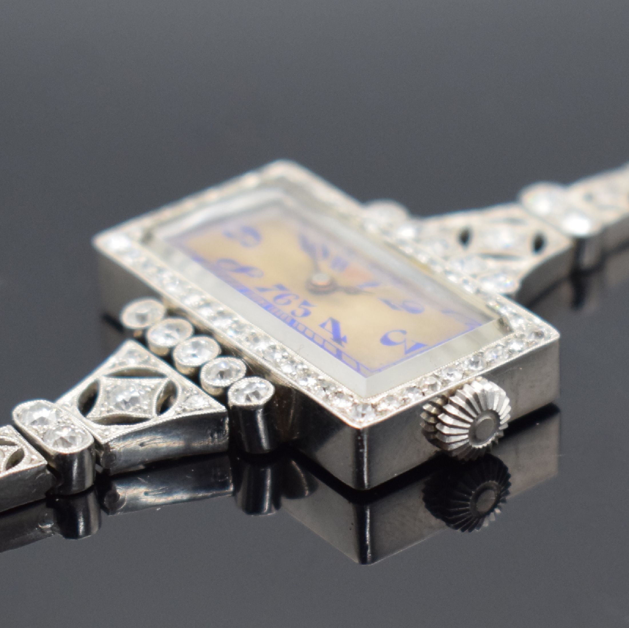 Detail d: VACHERON & CONSTANTIN / VERGER FRERES sehr seltene, diamantbesetzte Art-Deco Damenschmuckbanduhr in Platin, Schweiz um 1916, quer-rechteck.-Geh., ca. ...