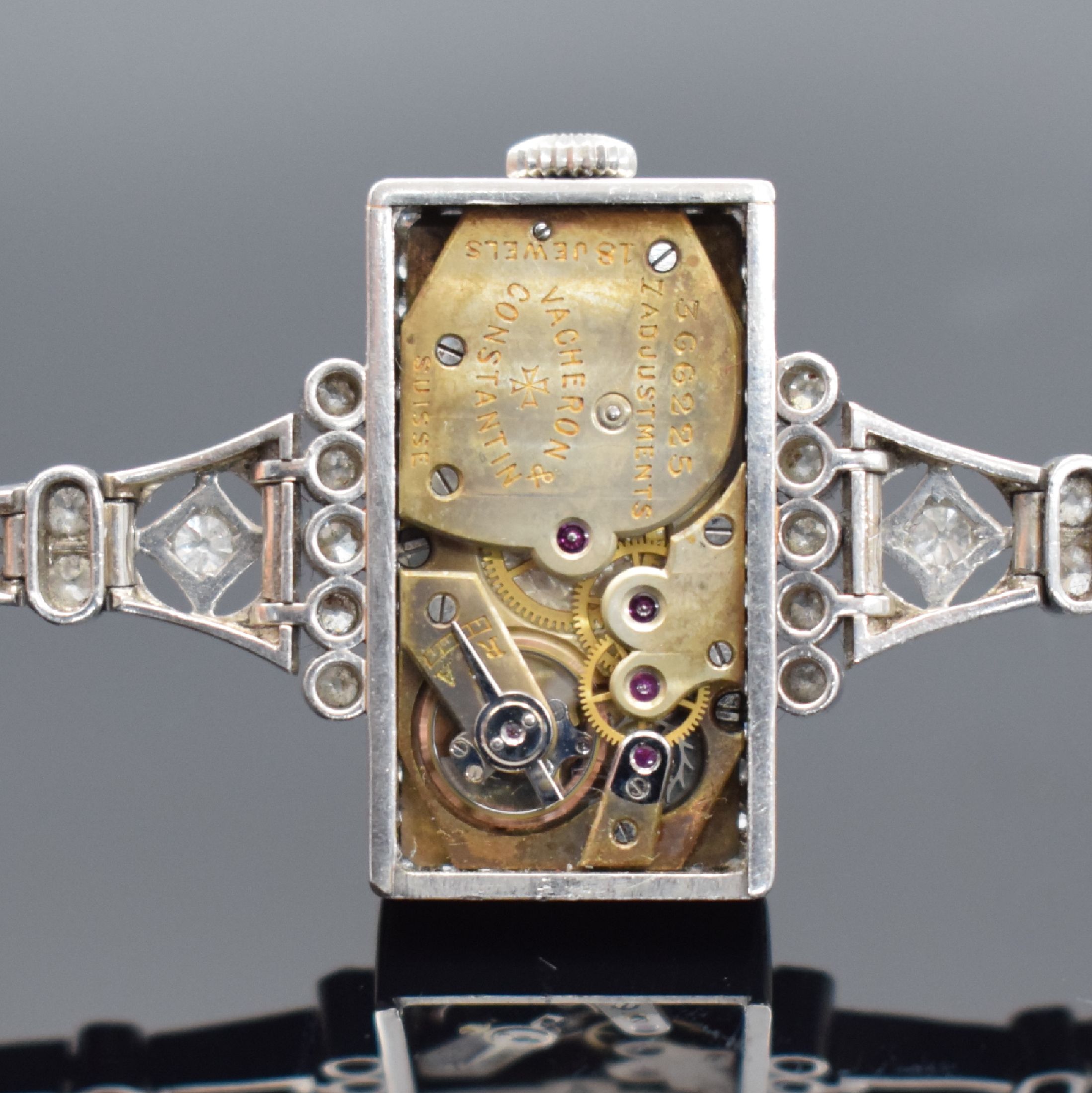 Detail f: VACHERON & CONSTANTIN / VERGER FRERES sehr seltene, diamantbesetzte Art-Deco Damenschmuckbanduhr in Platin, Schweiz um 1916, quer-rechteck.-Geh., ca. ...
