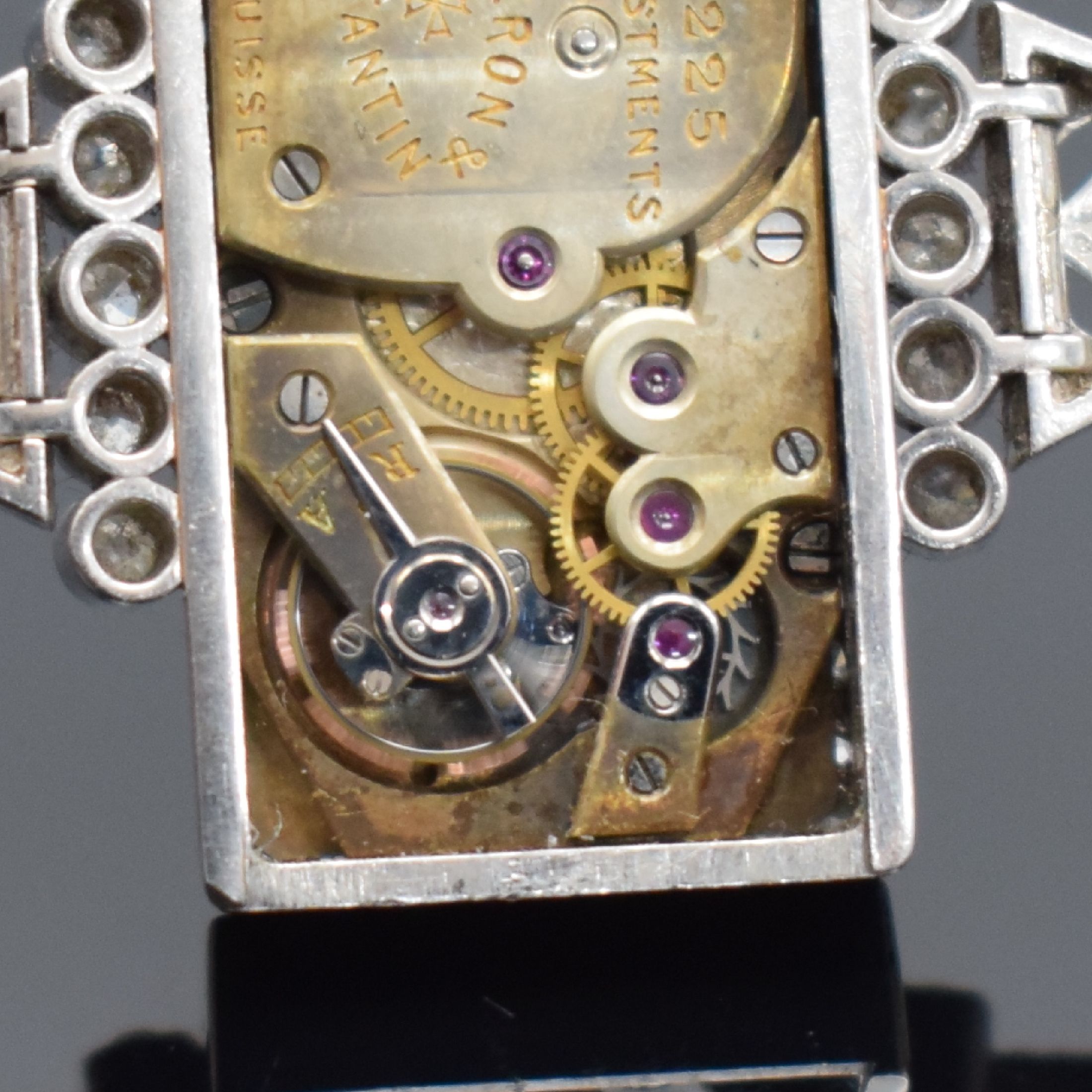 Detail g: VACHERON & CONSTANTIN / VERGER FRERES sehr seltene, diamantbesetzte Art-Deco Damenschmuckbanduhr in Platin, Schweiz um 1916, quer-rechteck.-Geh., ca. ...
