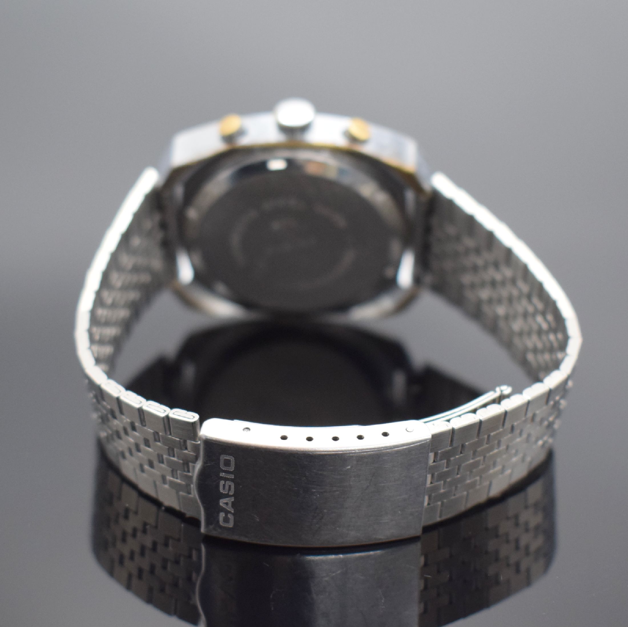 Detail b: DUGENA Herrenarmbanduhr mit Chronograph, Schweiz um 1968, Handaufzug, verchr. Gehäuse, Stahlboden geschr., neutr. Stahlband, silb. Zifferbl. m. ...