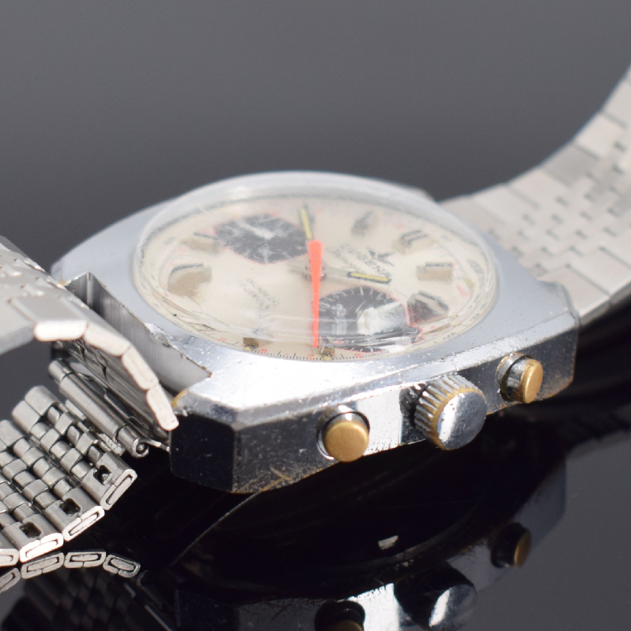 Detail c: DUGENA Herrenarmbanduhr mit Chronograph, Schweiz um 1968, Handaufzug, verchr. Gehäuse, Stahlboden geschr., neutr. Stahlband, silb. Zifferbl. m. ...