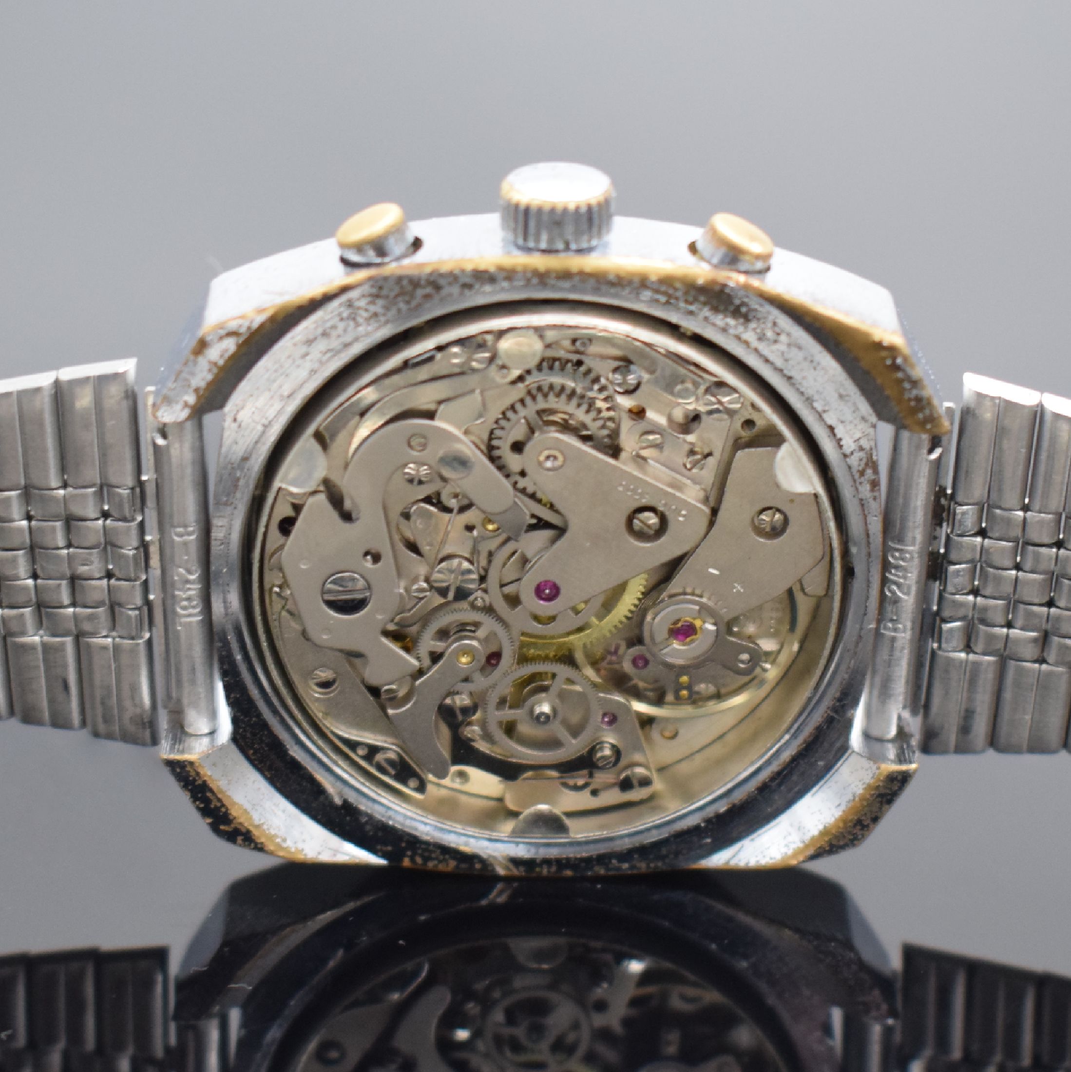 Detail e: DUGENA Herrenarmbanduhr mit Chronograph, Schweiz um 1968, Handaufzug, verchr. Gehäuse, Stahlboden geschr., neutr. Stahlband, silb. Zifferbl. m. ...