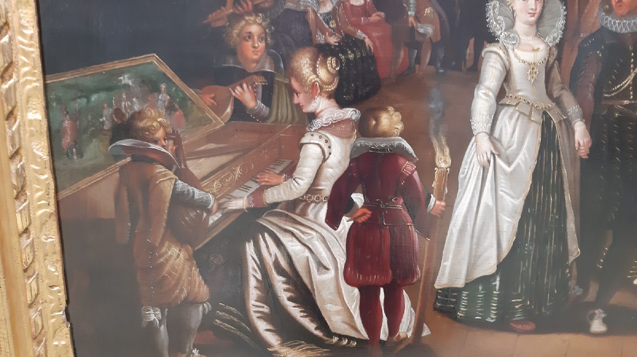 Detail e: Unbekannter Künstler, Niederlande, um 1830, vielfigurige höfische Gesellschaft bei einem Klavierkonzert, Öl auf zweiteiliger Holzplatte, feine ...
